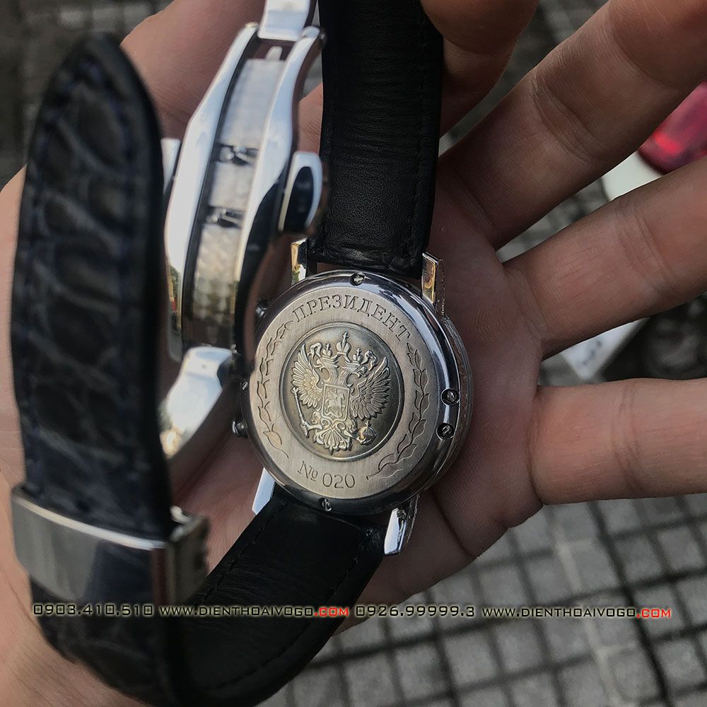 Đồng hồ đúc vàng trắng