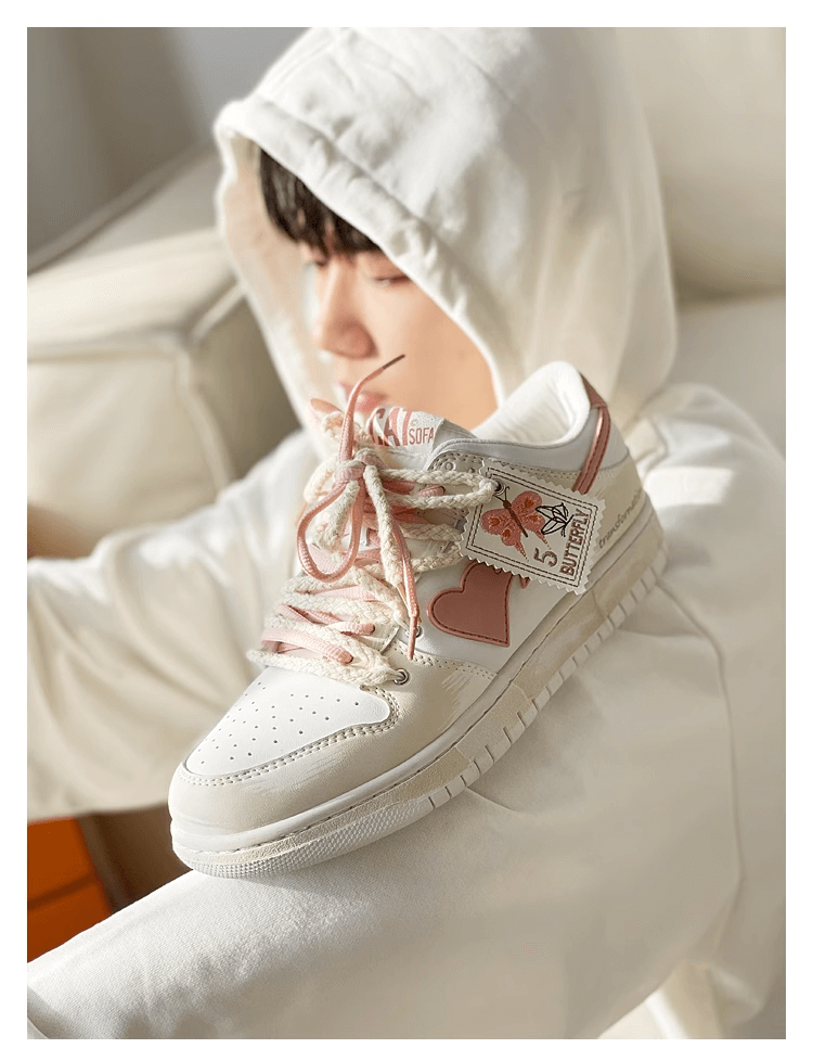 CAT AND SOFA BUTTERFLY PRINT SKATEBOARD SHOES