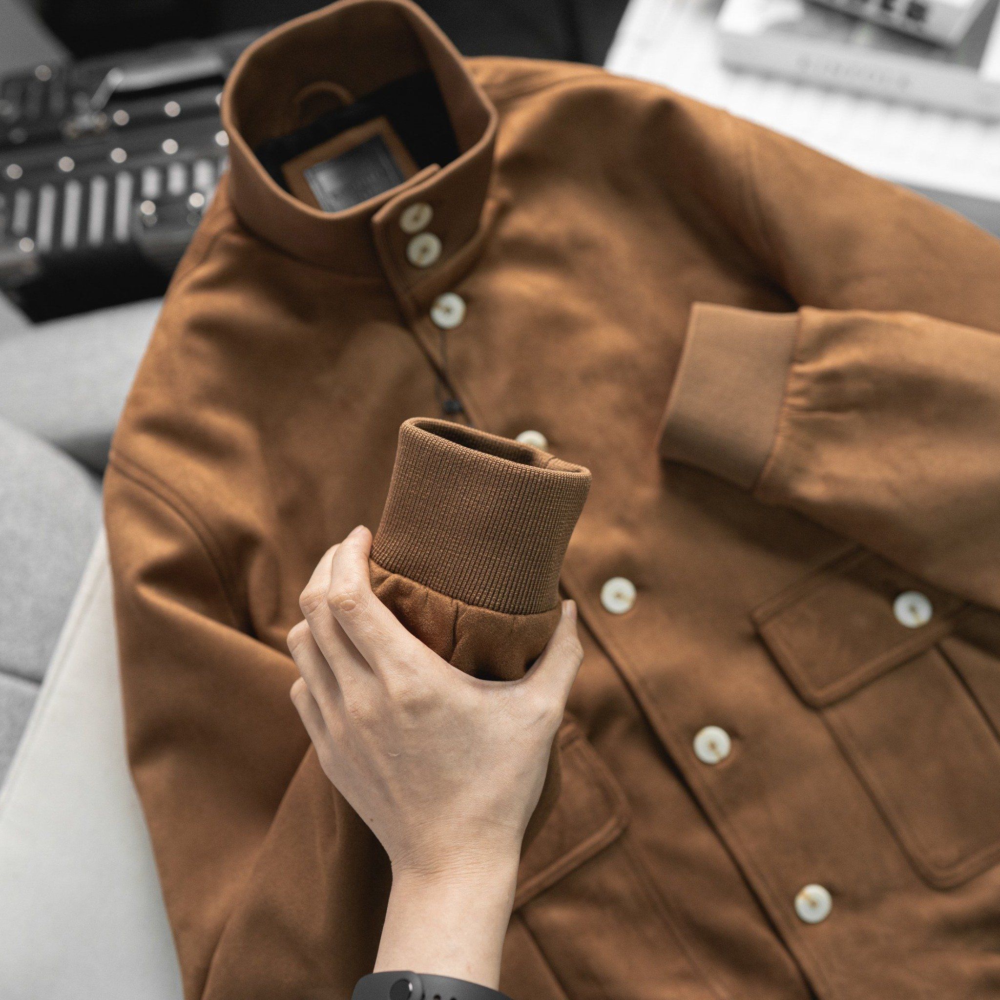 Áo Bomber Suede Jacket Cổ Trụ Khuy Cài 1672