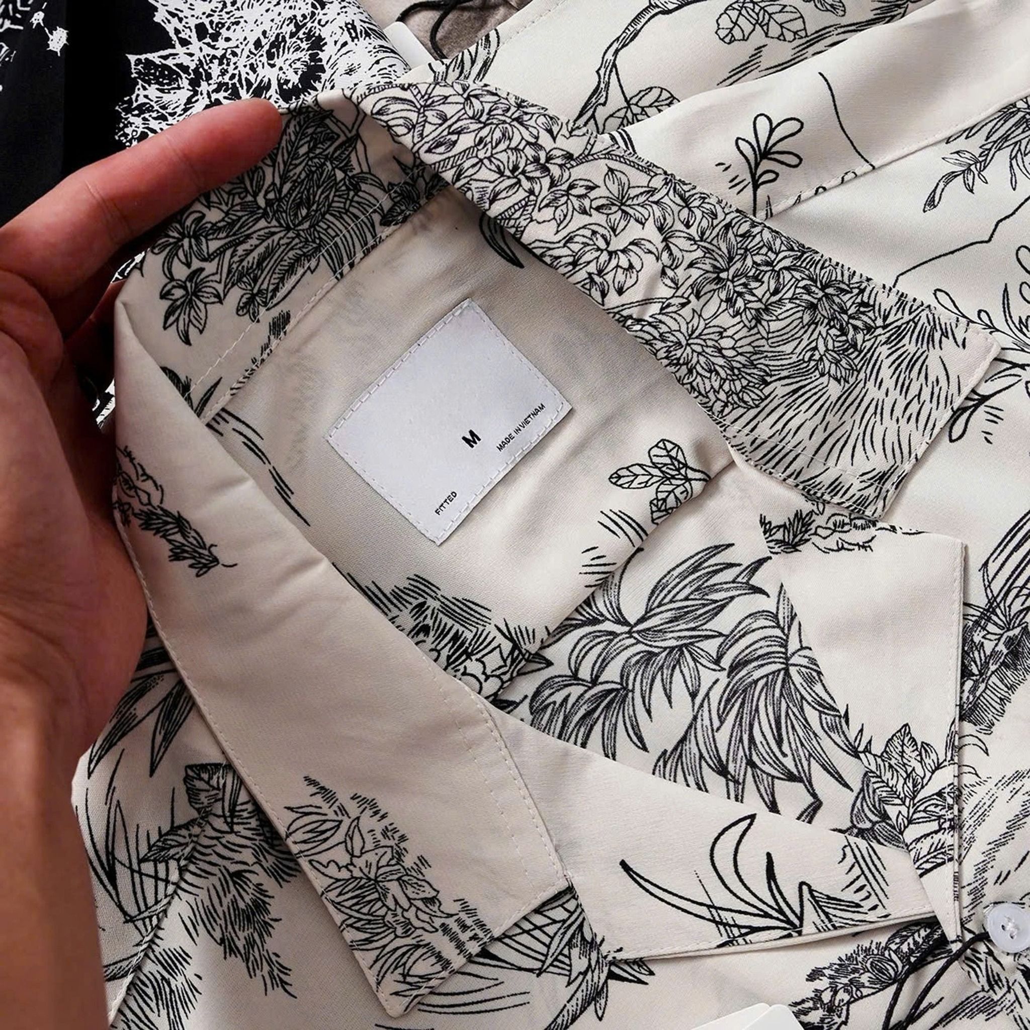 Sơ Mi Hoạ Tiết Luxury Vibes 1870