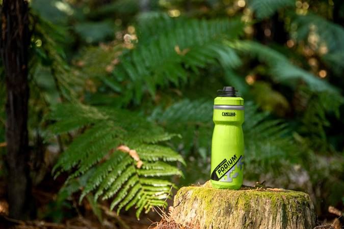 Bình nước xe đạp CamelBak Podium Dirt 620ml.
