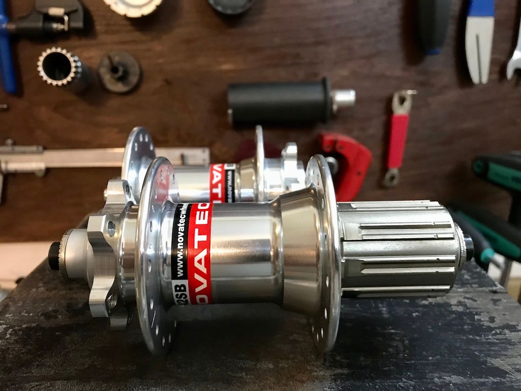 Đùm xe đạp Novatec D041/D042SB 32 lỗ - bạc