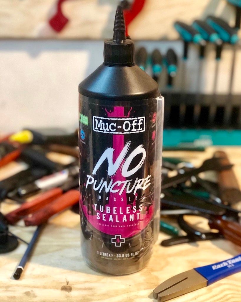 Keo tự vá dành cho vỏ không ruột Muc-Off Tubeless Sealant 1000ml