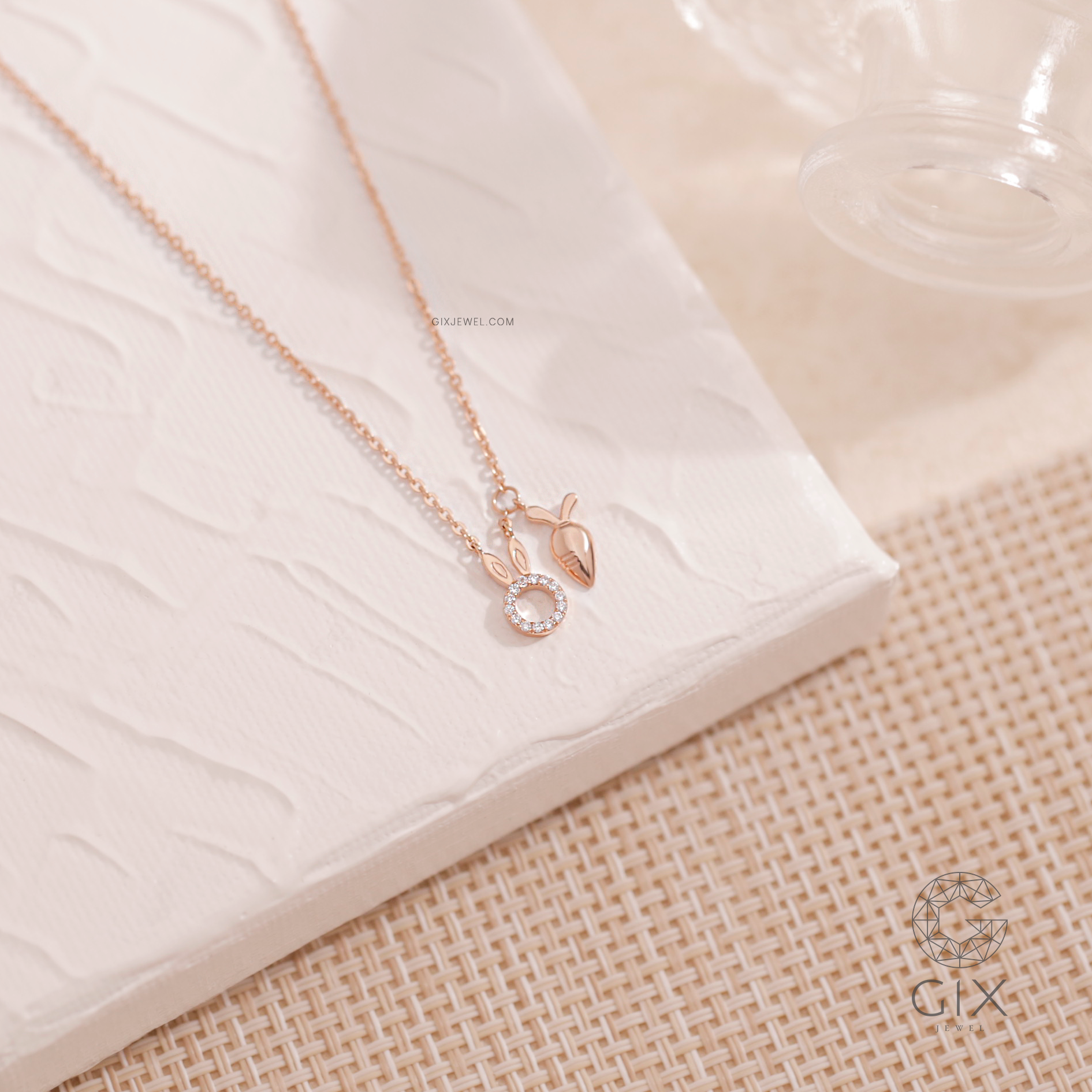 Vòng cổ vàng tây nữ 18k hình chú thỏ và củ cà rốt dễ thương cute Gixjewel