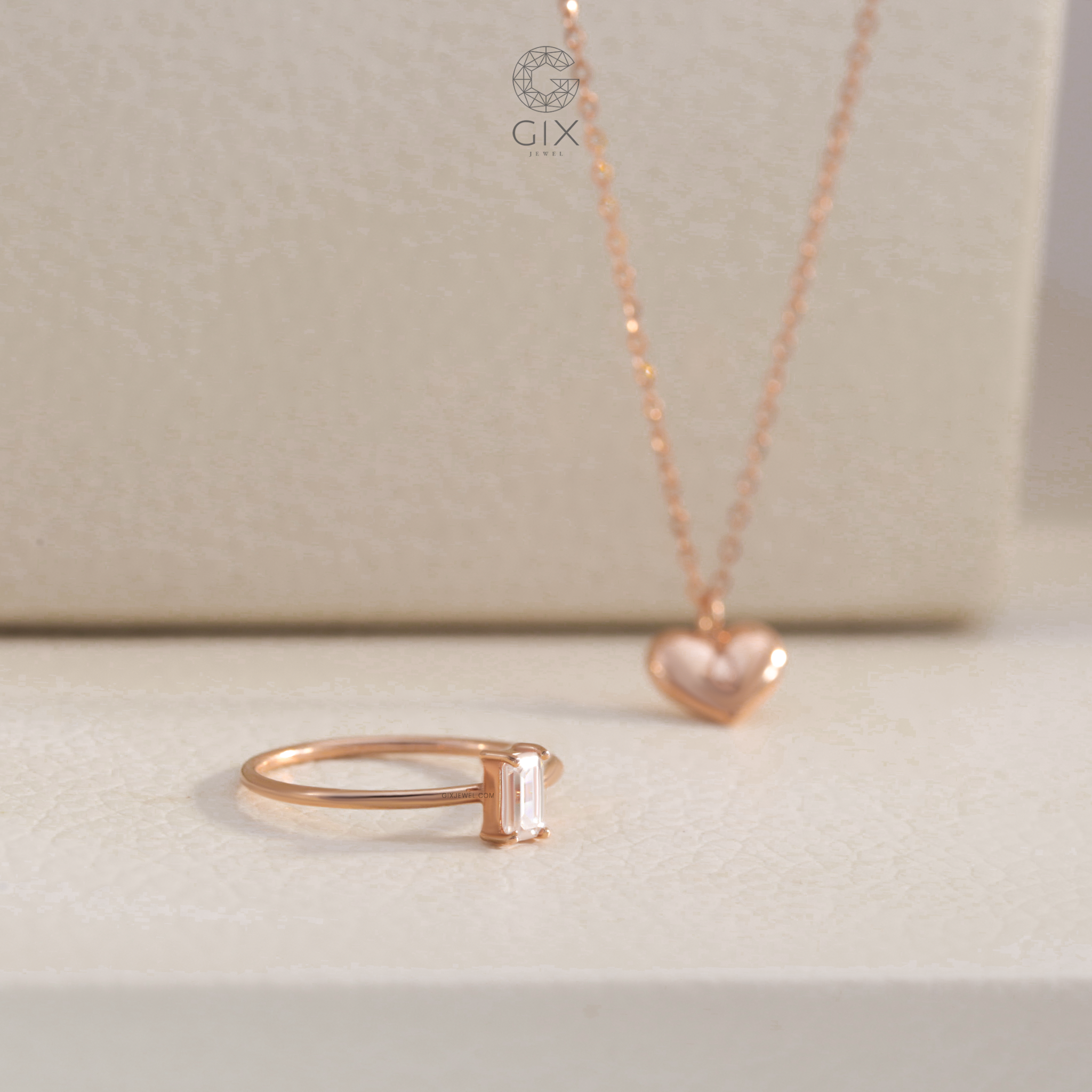 Mẫu nhẫn cầu hôn đơn giản vàng 18k đai trơn đính kim cương cao cấp Gix Jewelry