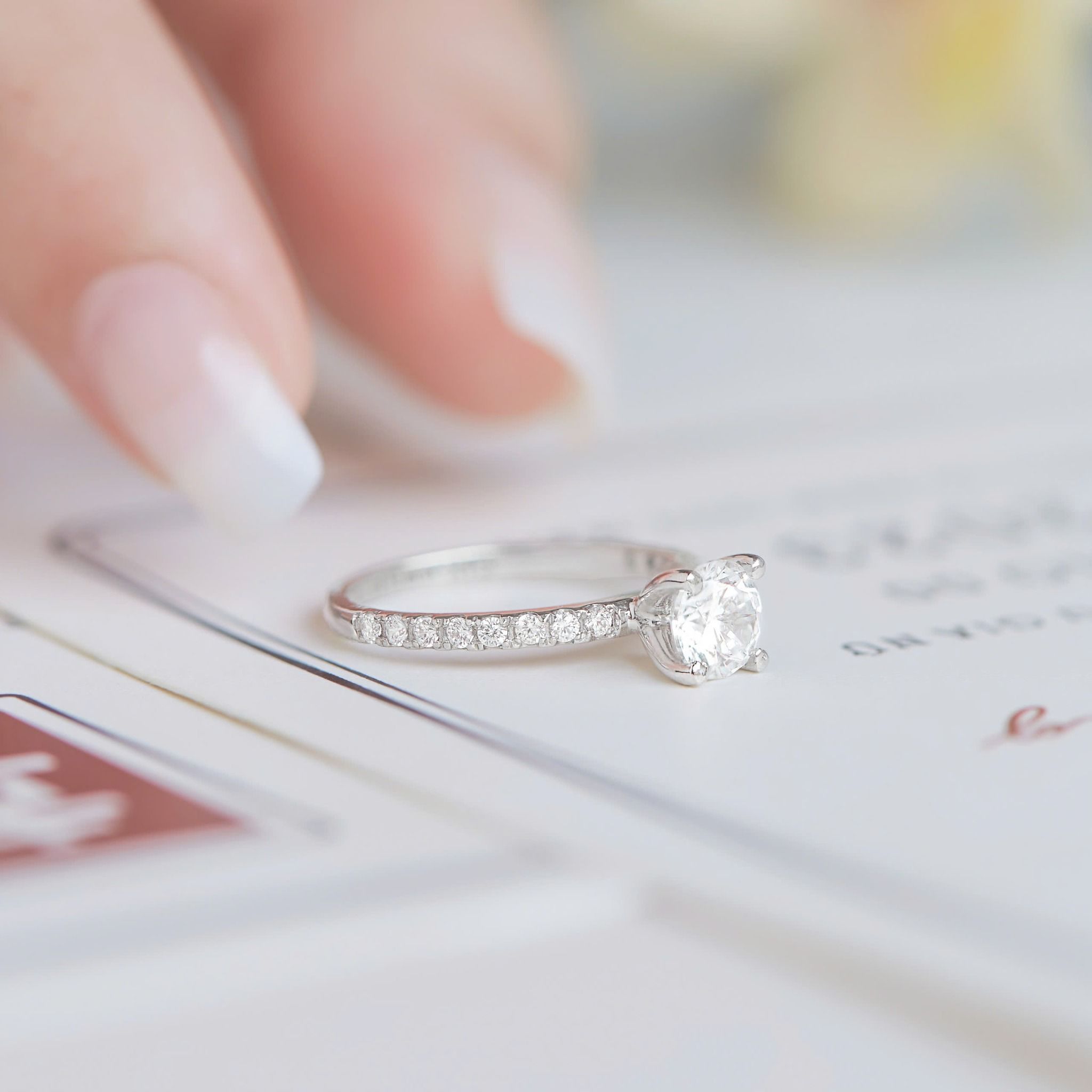 Nhẫn đính hôn đẹp infinity love vàng trắng 18k đơn giản đính kim cương cho nữ Gixjewel