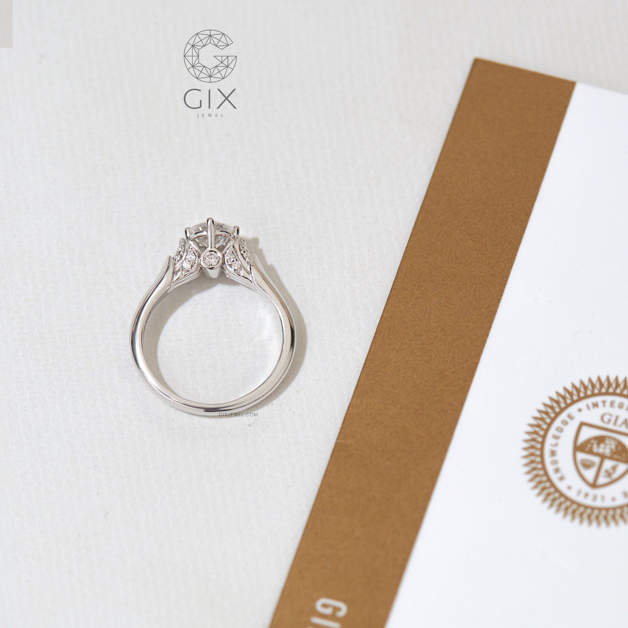 Nhẫn cầu hôn dưới 10 triệu vàng tây 18k đính kim cuơng round siêu to Gixjewel