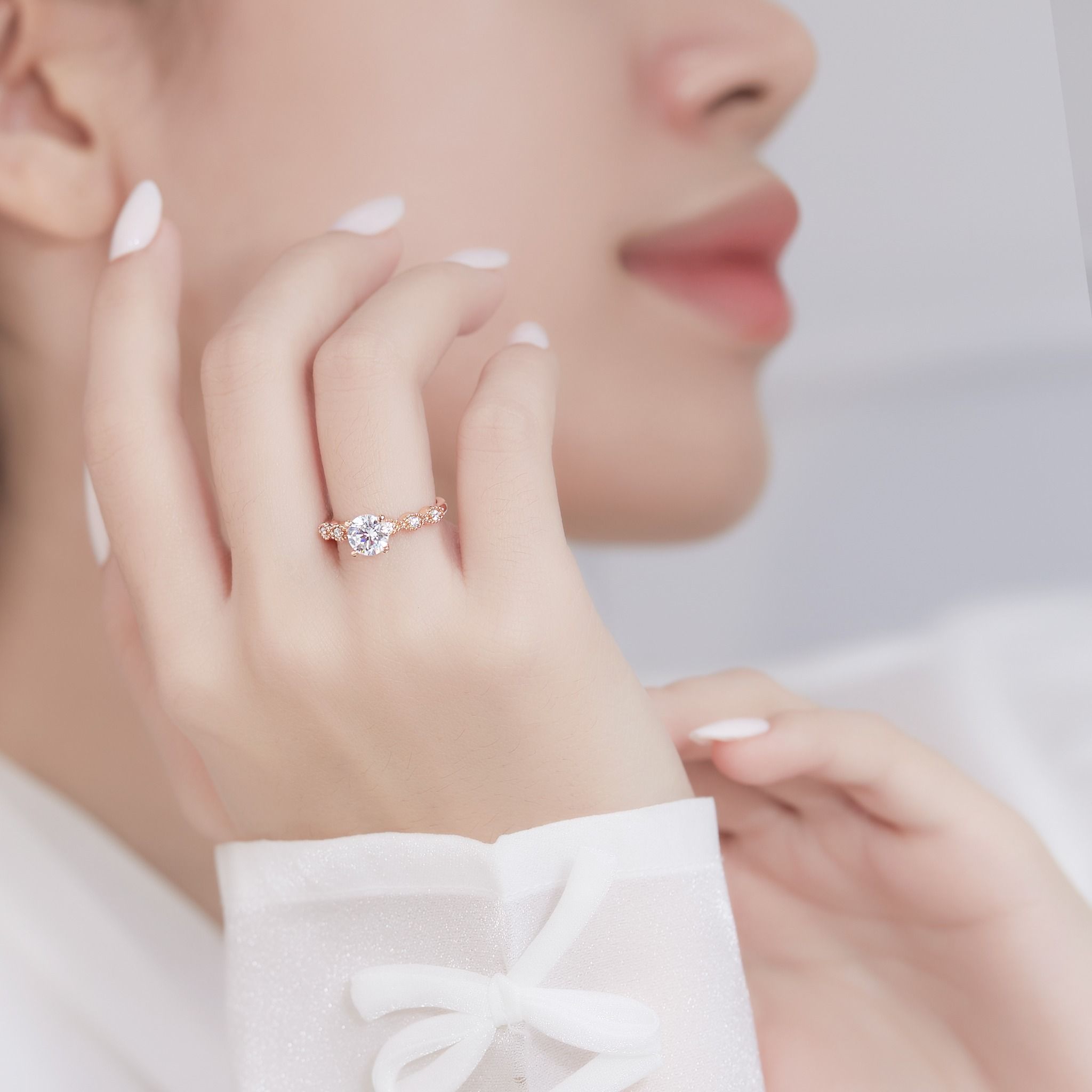 Nhẫn kim cương đính hôn vàng 18k đẹp đơn giản gắn đá Moissanite cho nữ Gixjewelry