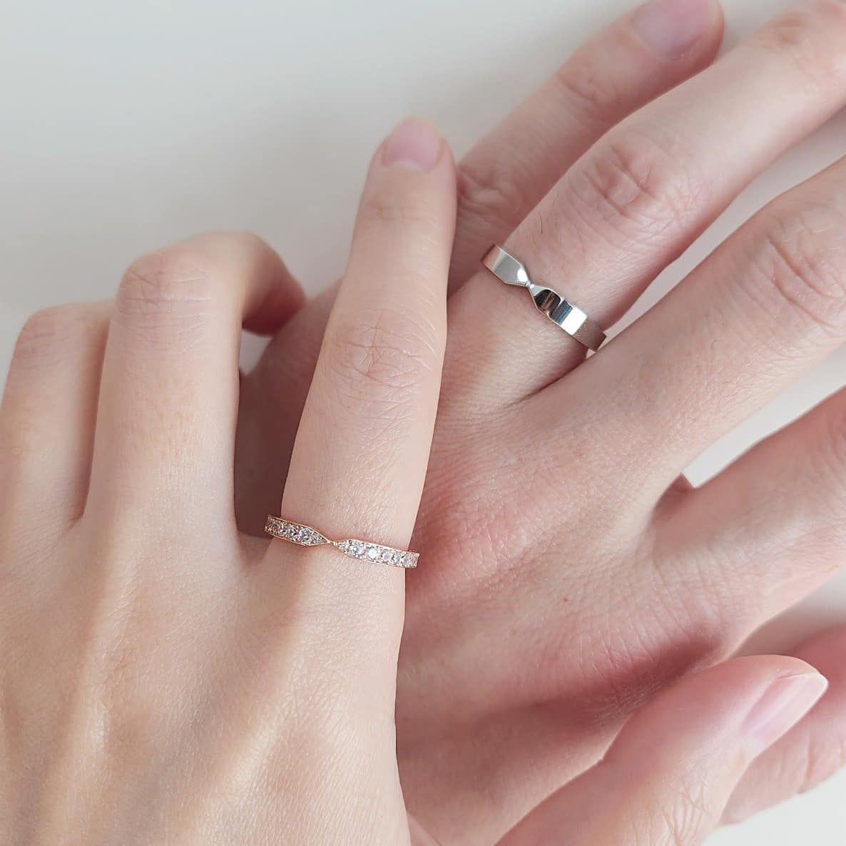 Nhẫn Cưới Vàng 18k Dáng Vô Cực Kim Cương Gix - GCR25050010