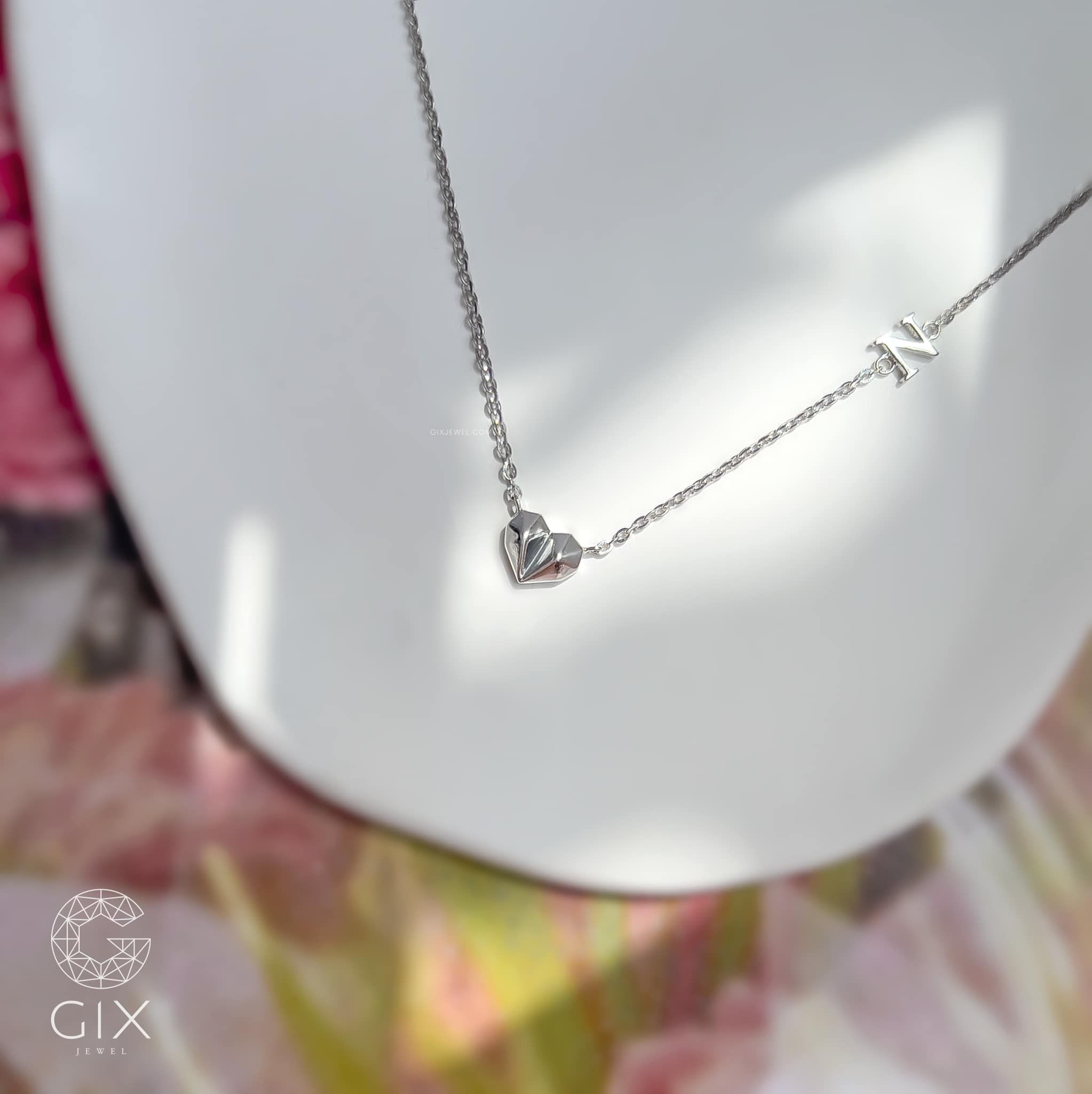Vòng cổ trái tim vàng tây nữ đẹp gắn chữ cái tên riêng đeo ôm sát cổ Gix Jewel