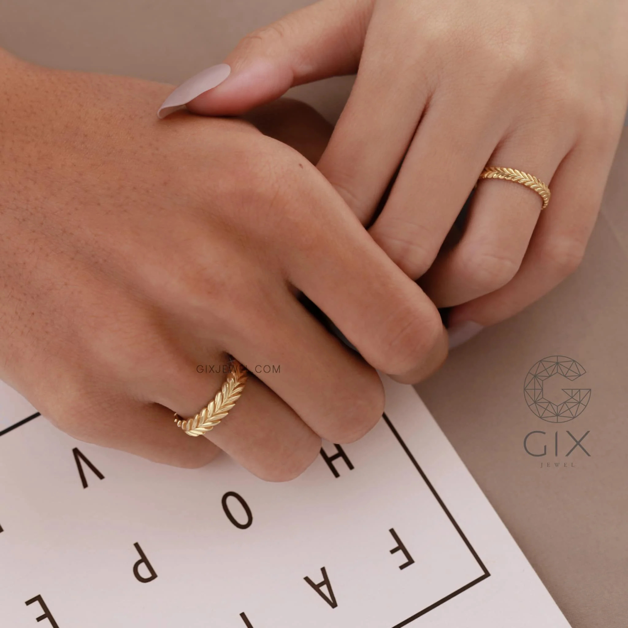 Nhẫn cưới trơn vàng 10k khắc hoa văn Gix Jewelry - GCR25050089