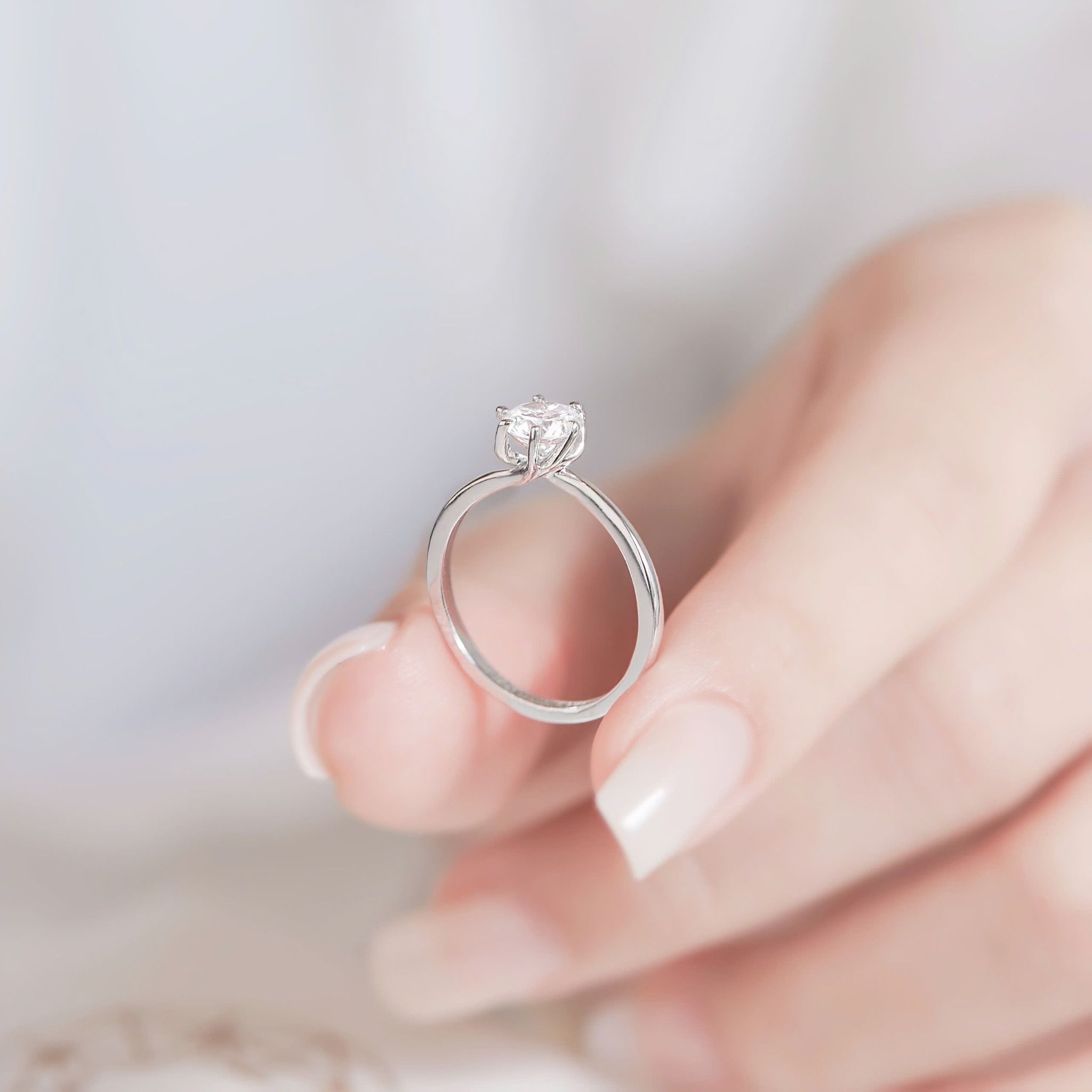 Mẫu nhẫn cầu hôn đơn giản vàng trắng 10k đẹp nhất đính kim cương Gixjewel