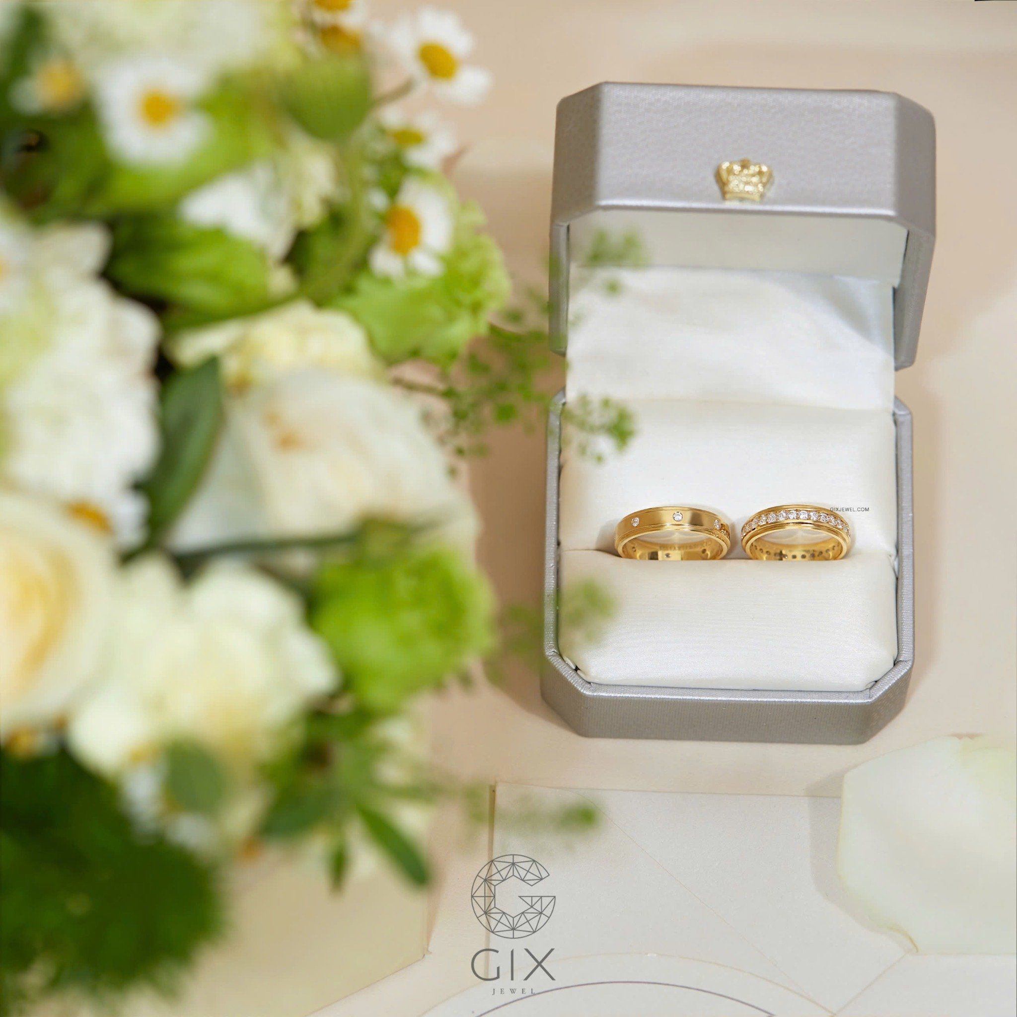 Nhẫn cưới vàng 610 đính kim cương khắc tên Gix Jewel - GCR25050099