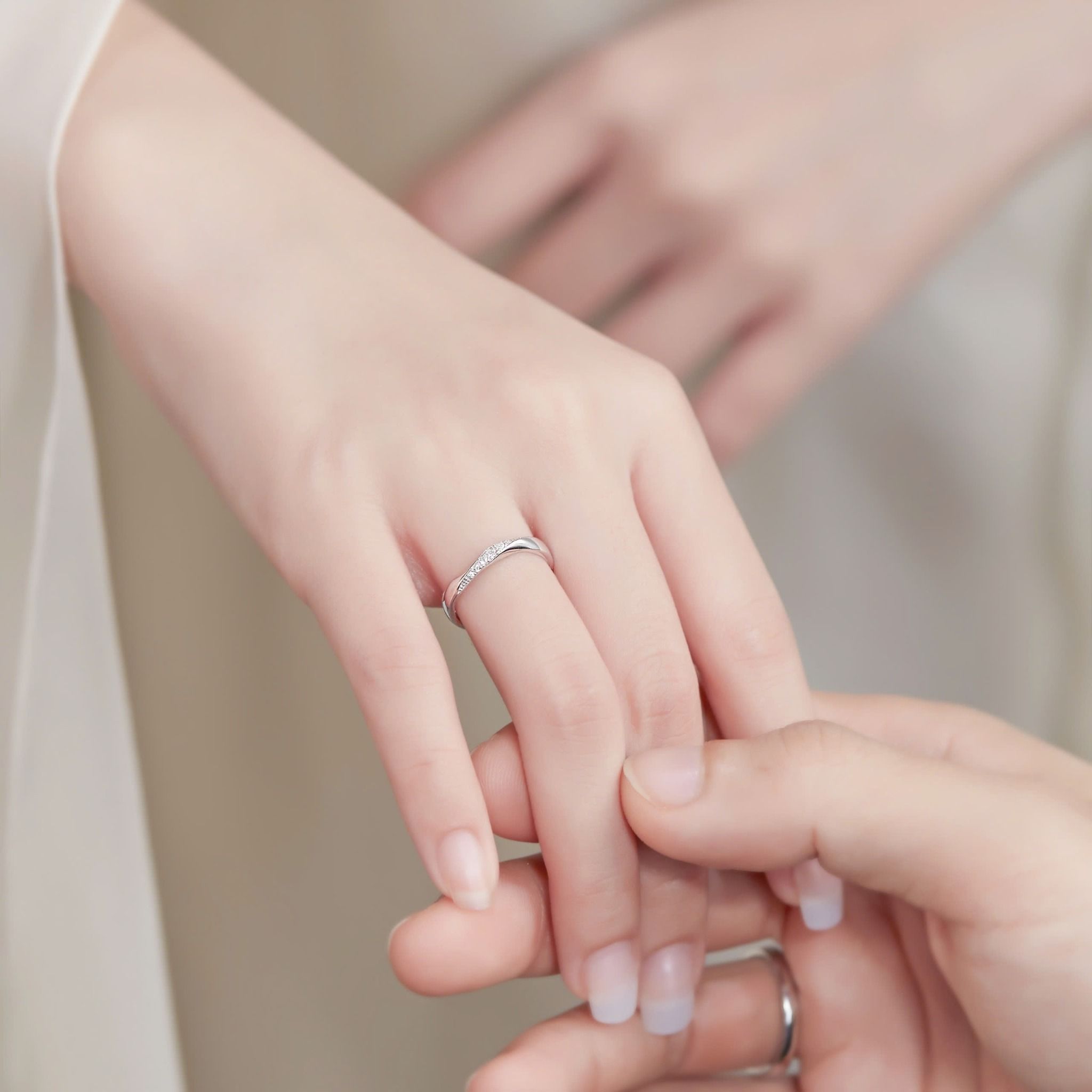 Nhẫn đôi vô cực đính đá Moissanite khắc chữ Gix - GCR25050031