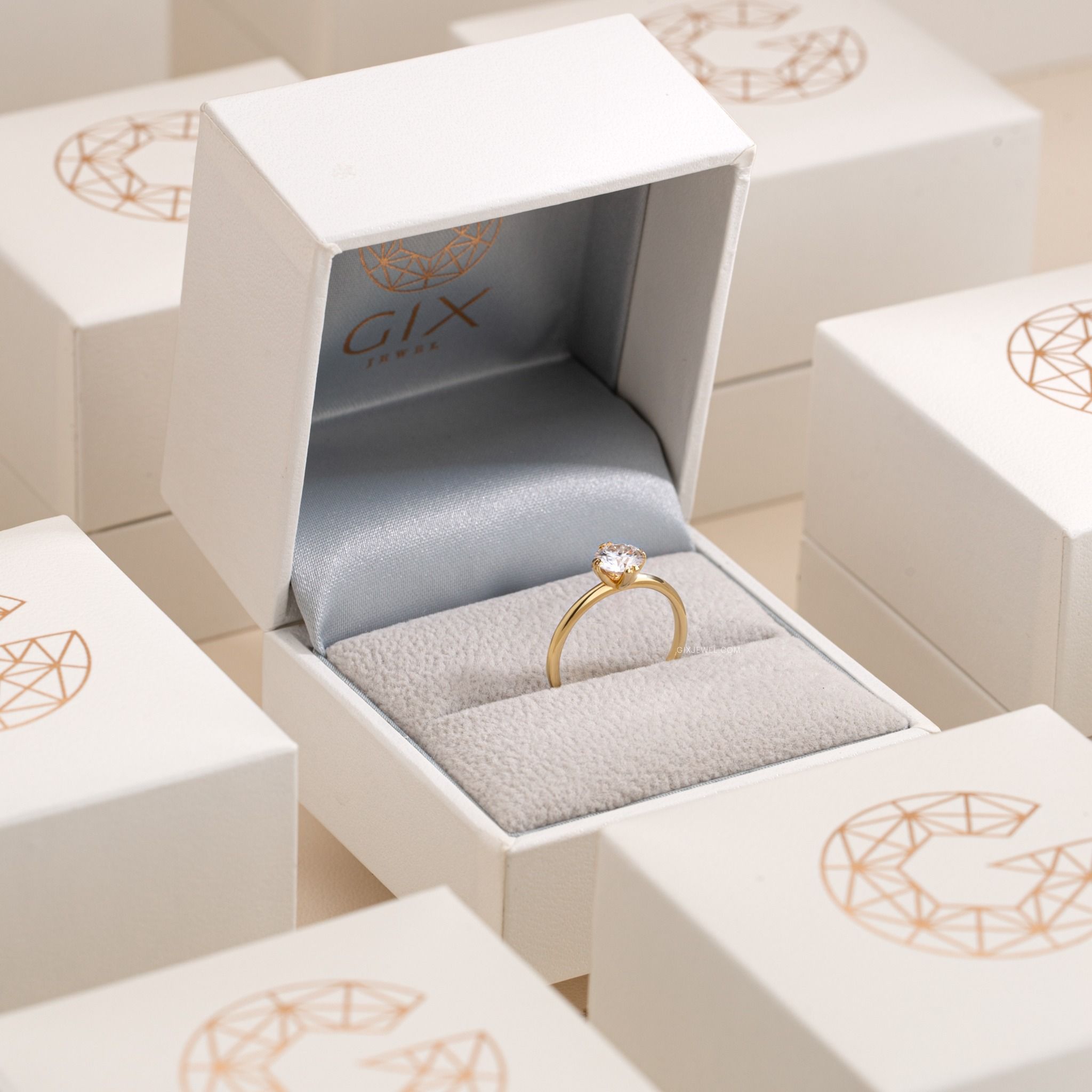 Nhẫn đính hôn kim cương vàng 18k nữ đẹp đơn giản đá Moissanite Gix Jewel