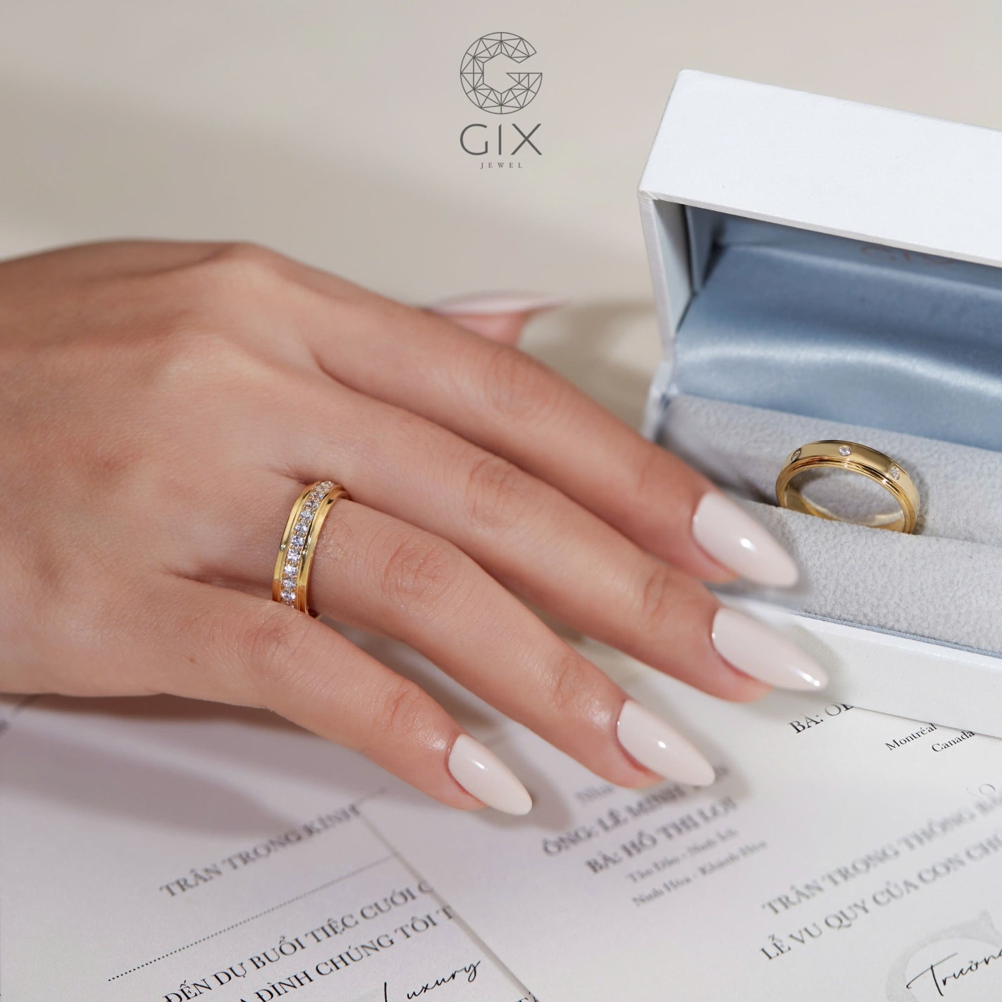 Nhẫn cưới vàng 18k đẹp nhất thiết kế riêng hột xoàn khắc chữ theo tên Gix