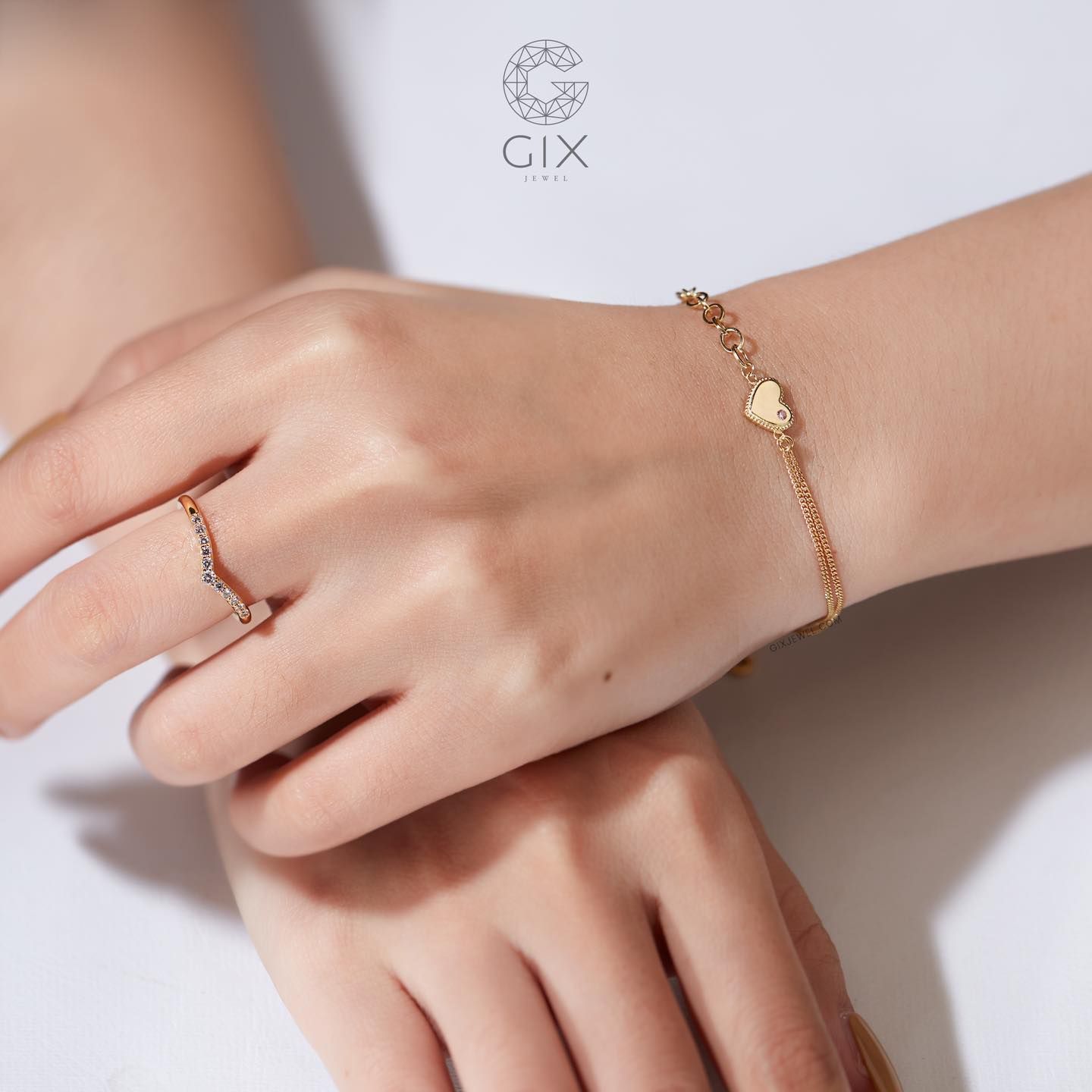 Vòng tay vàng mắc xích vuông kèm dây khoen lật hình trái tim gắn đá quý Gix Jewel