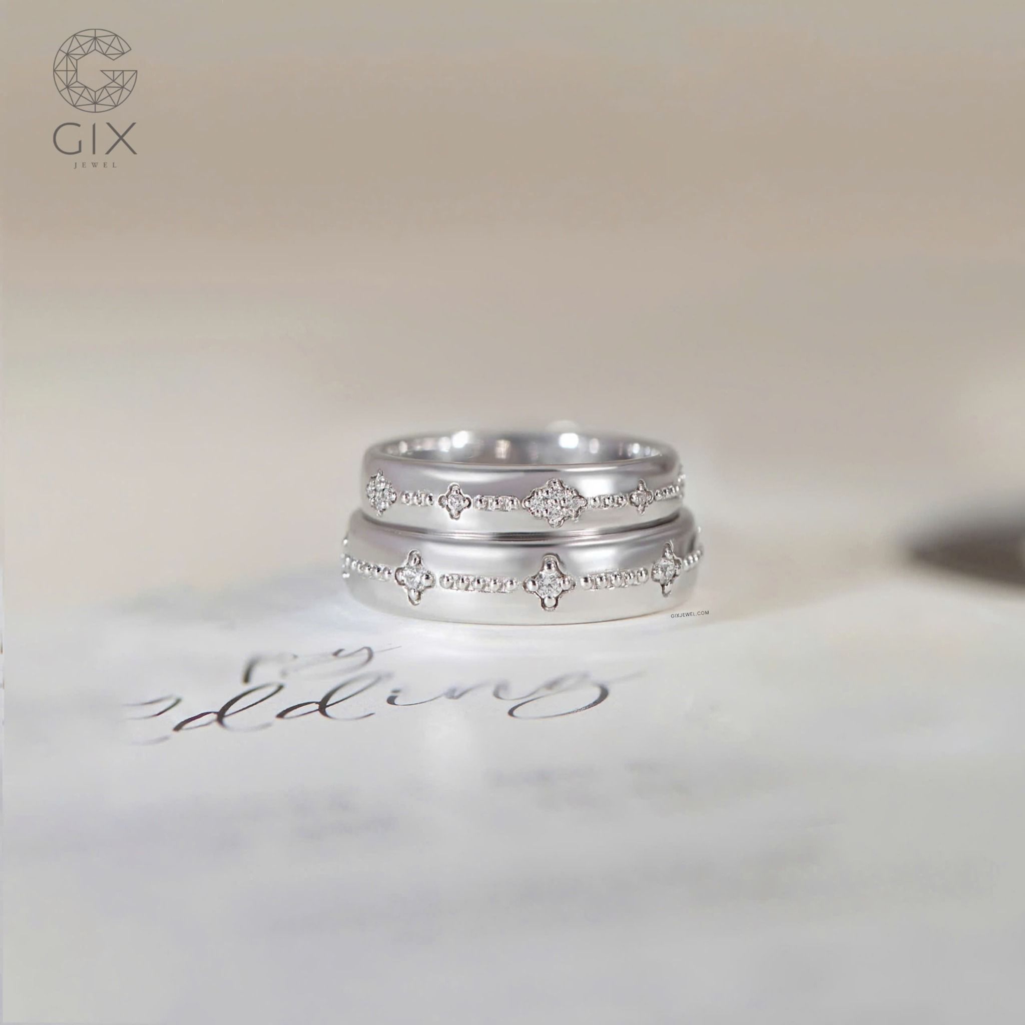 Nhẫn cưới hoa văn đẹp vàng 18k kiểu Hàn Quốc đính kim cương nhân tạo sang trọng Gix Jewel