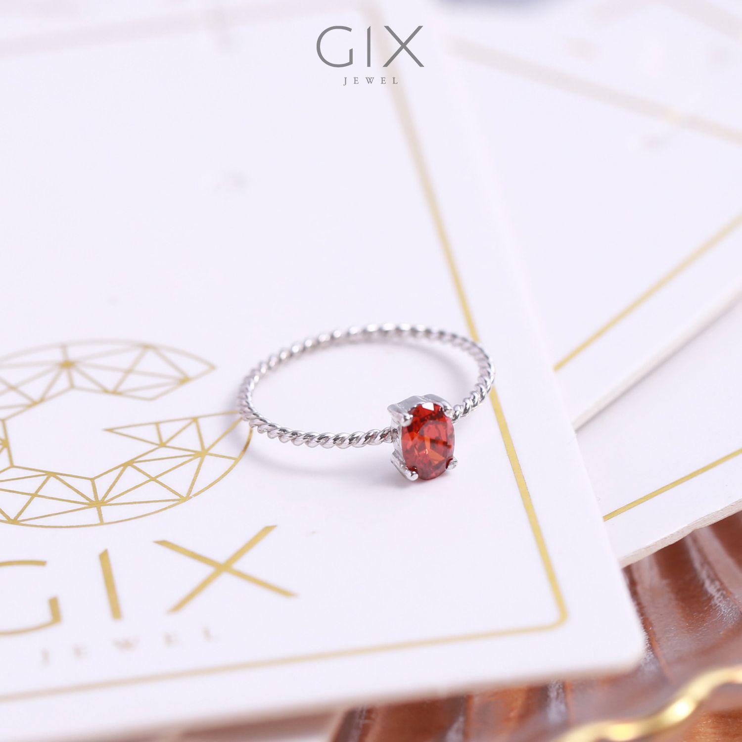  Nhẫn bạc cho nữ mạ vàng đai xoắn đá đỏ đẹp Gix Jewel SPGN15 