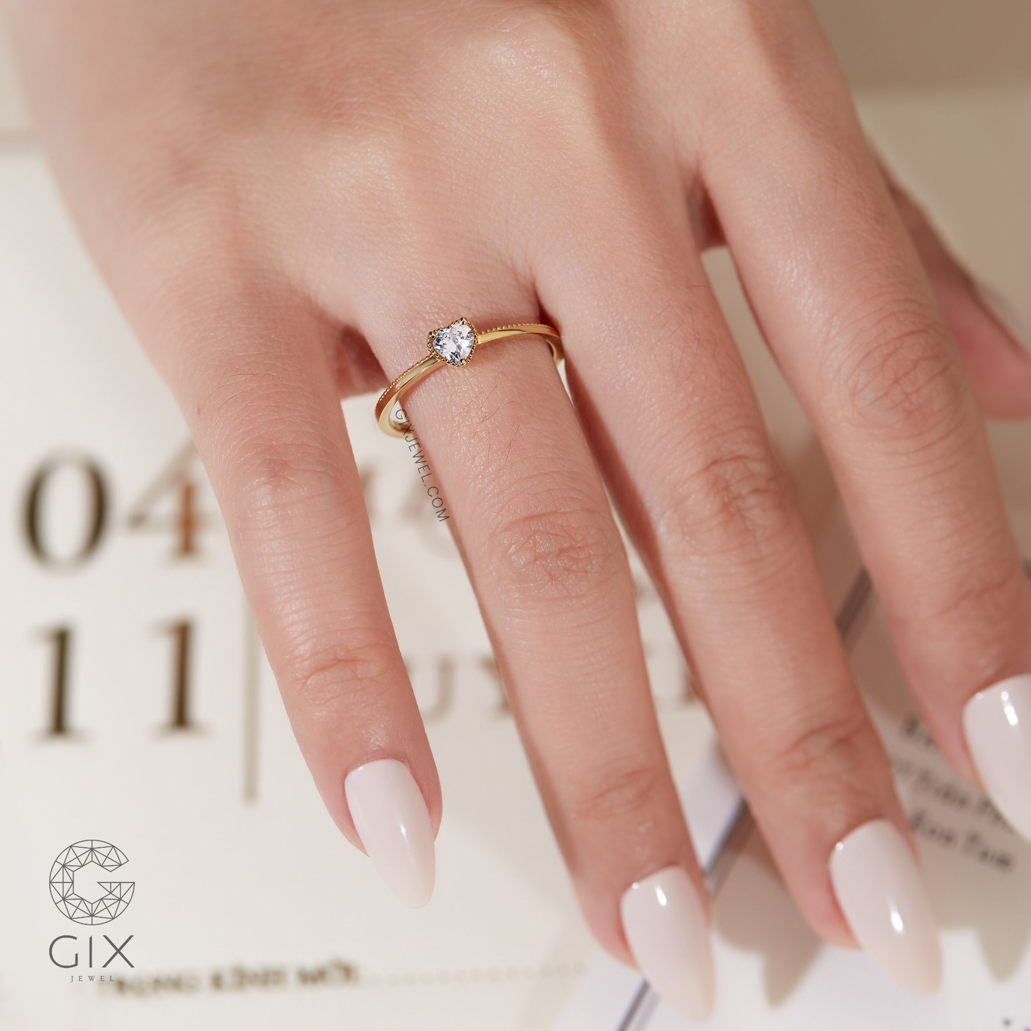 Nhẫn cầu hôn trơn đơn giản vàng 18k đẹp đính kim cương trái tim Gix Jewelry
