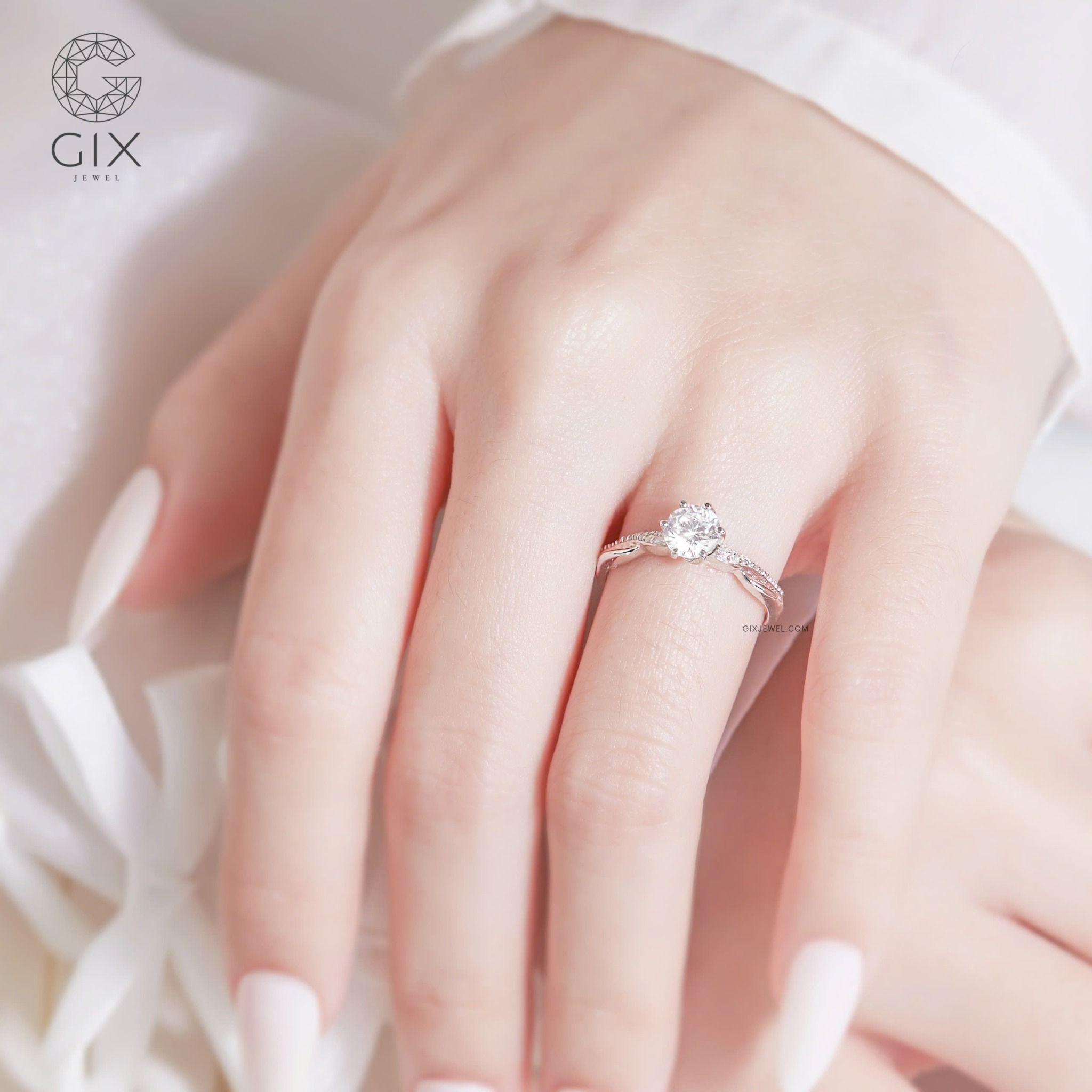 Nhẫn cầu hôn dưới 5 triệu đơn giản vàng trắng 18k đính kim cương Moissanite Gix