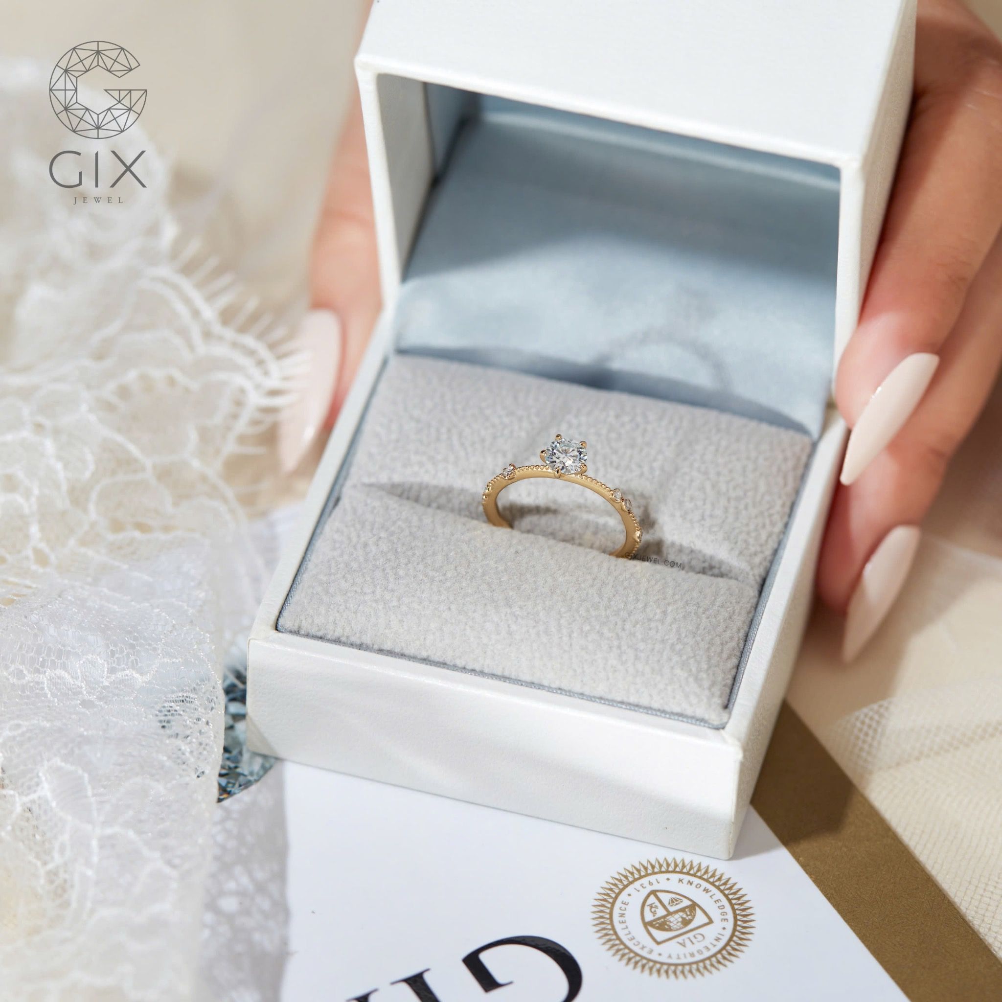 Nhẫn cầu hôn vàng tây 18k đính kim cương tự nhiên - Twilight | Gix Jewel