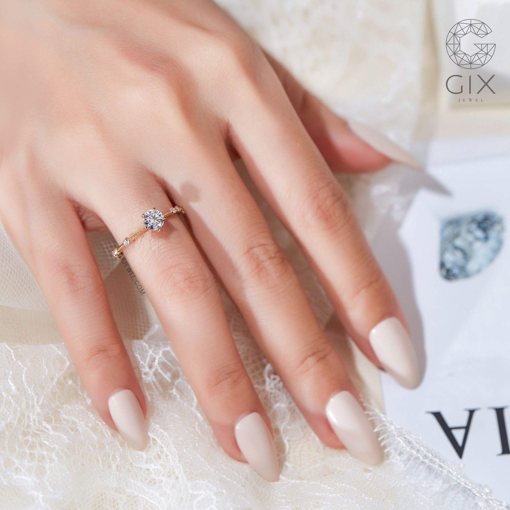 Nhẫn cầu hôn vàng tây 18k đính kim cương tự nhiên - Twilight | Gix Jewel