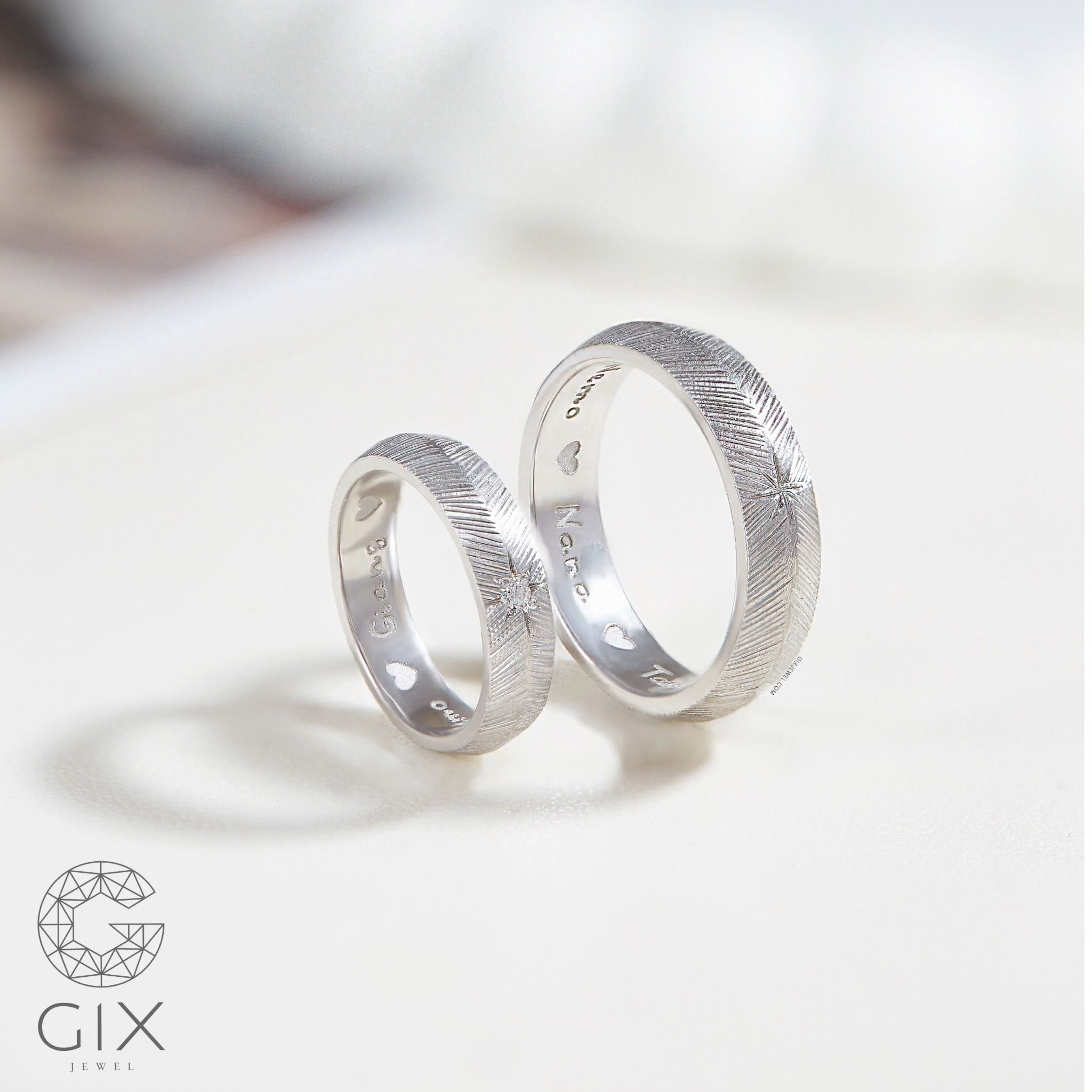 Nhẫn cưới vàng 18k thiết kế Gix Jewel đính kim cương nhám xước vintage