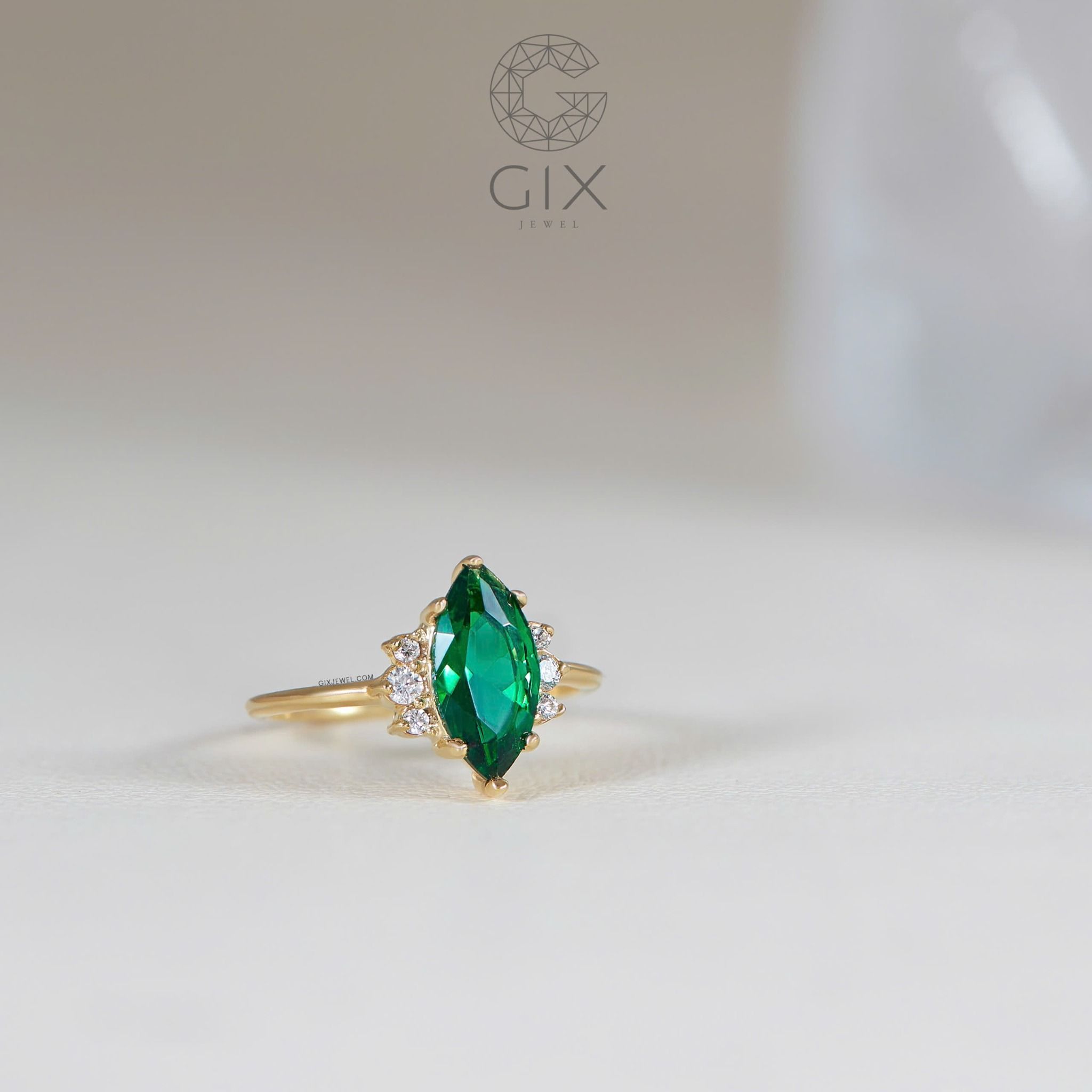 Nhẫn nữ hột xanh lá bạc và vàng 18k đẹp sang trọng Gix Jewel