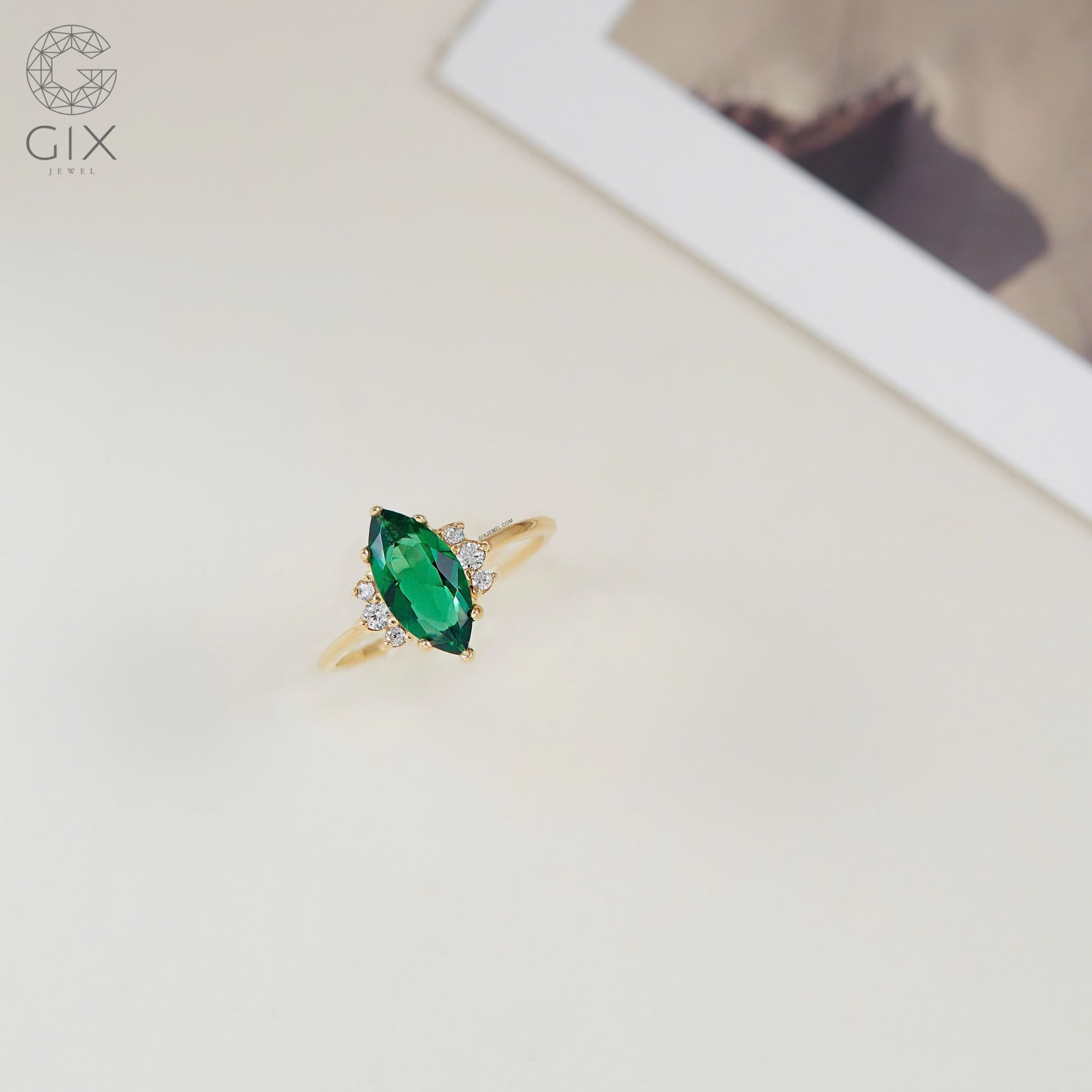 Nhẫn nữ hột xanh lá bạc và vàng 18k đẹp sang trọng Gix Jewel