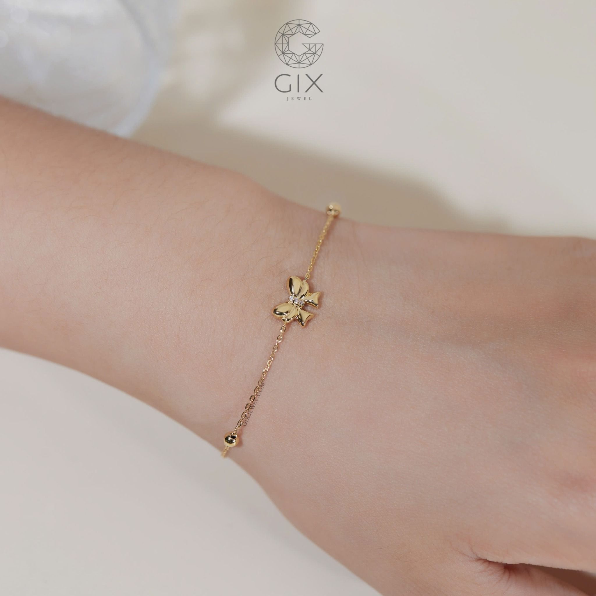 Vòng tay vàng trắng 18k bi tròn kiểu dây xích mảnh hot trend gắn charm vàng hình nơ xinh