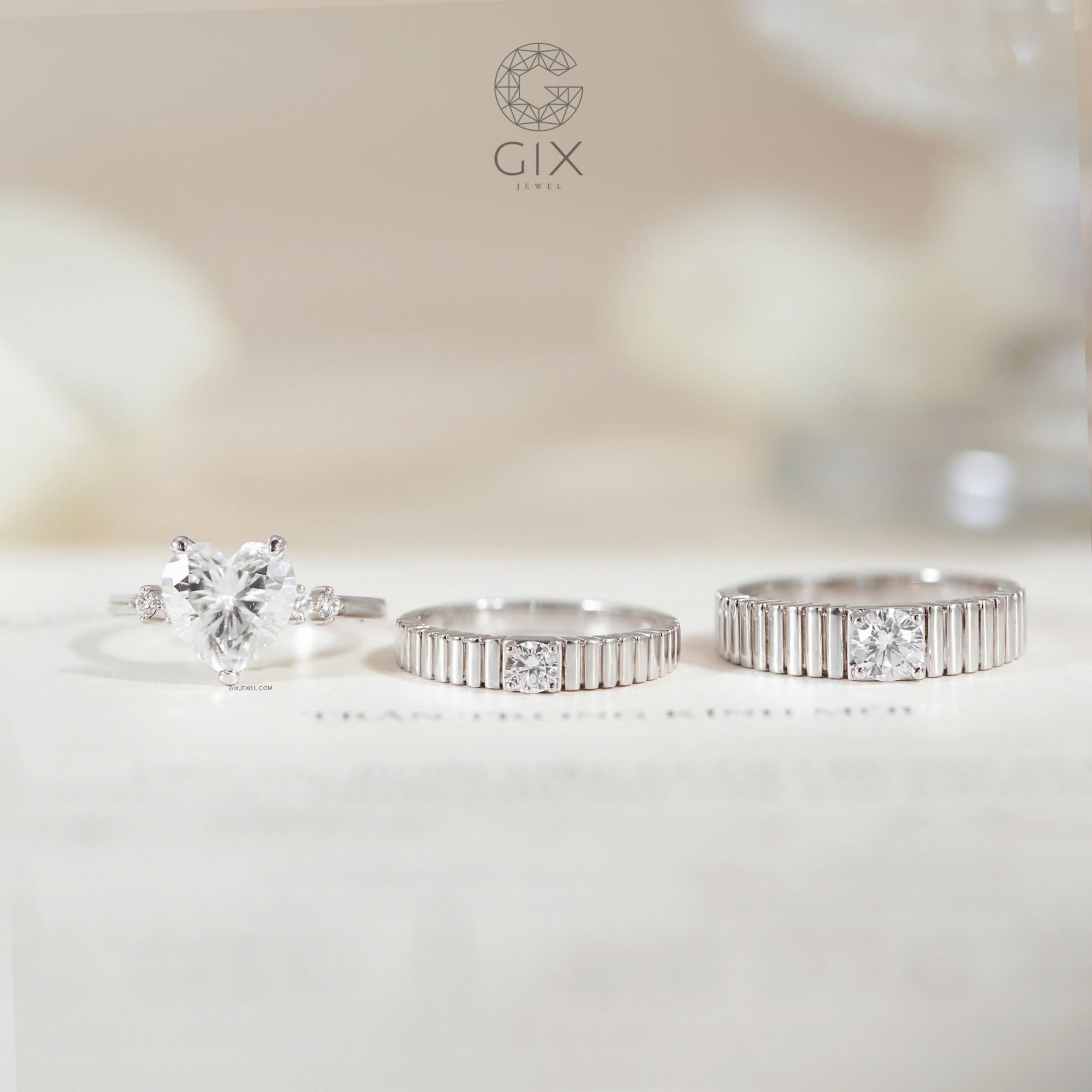 Nhẫn cưới kiểu Hàn Quốc đơn giản đẹp Platinum đính Moissanite khắc chữ Gix Jewel
