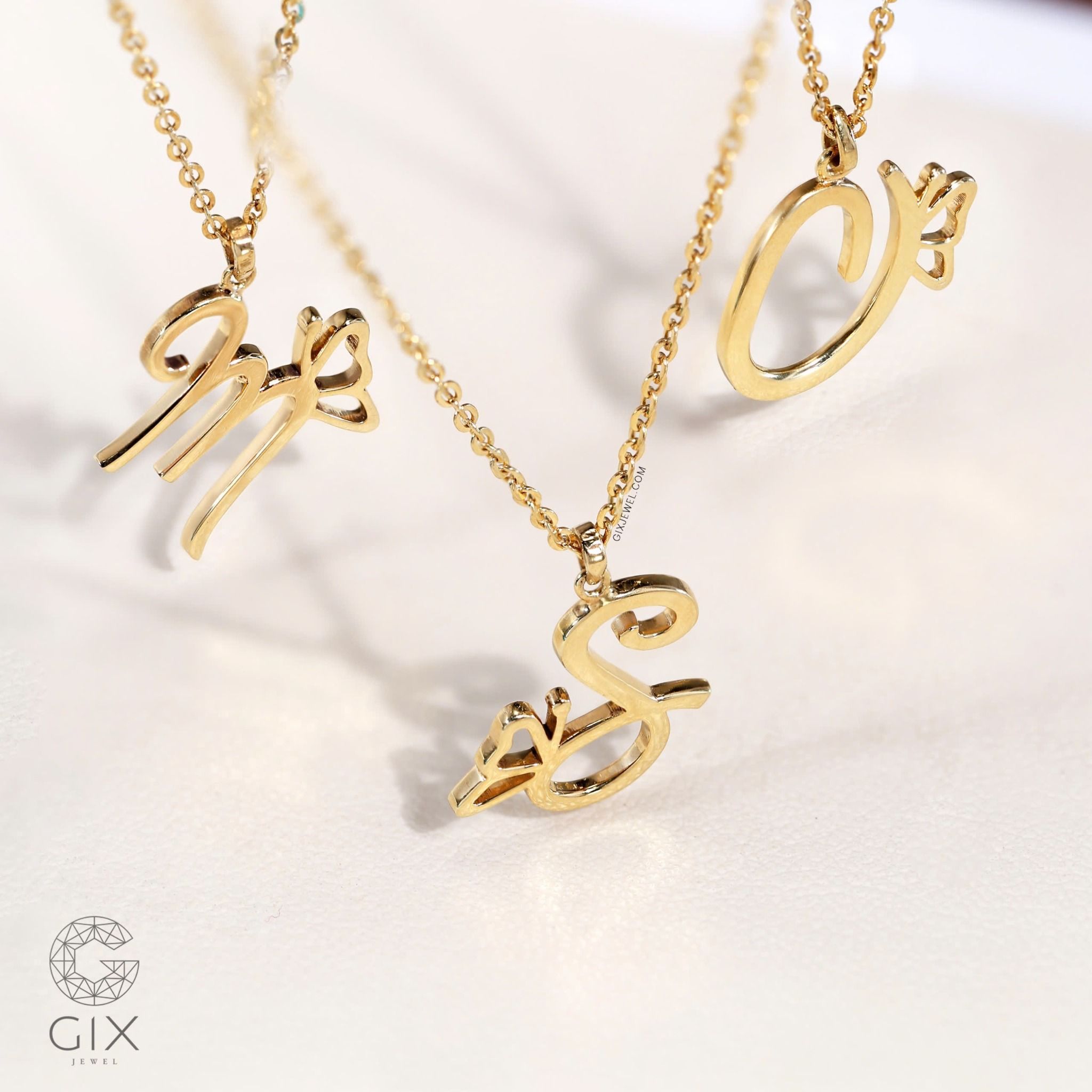 Dây chuyền vàng khắc tên chữ cái mắc xích mỏng đẹp hình cánh bướm Gix