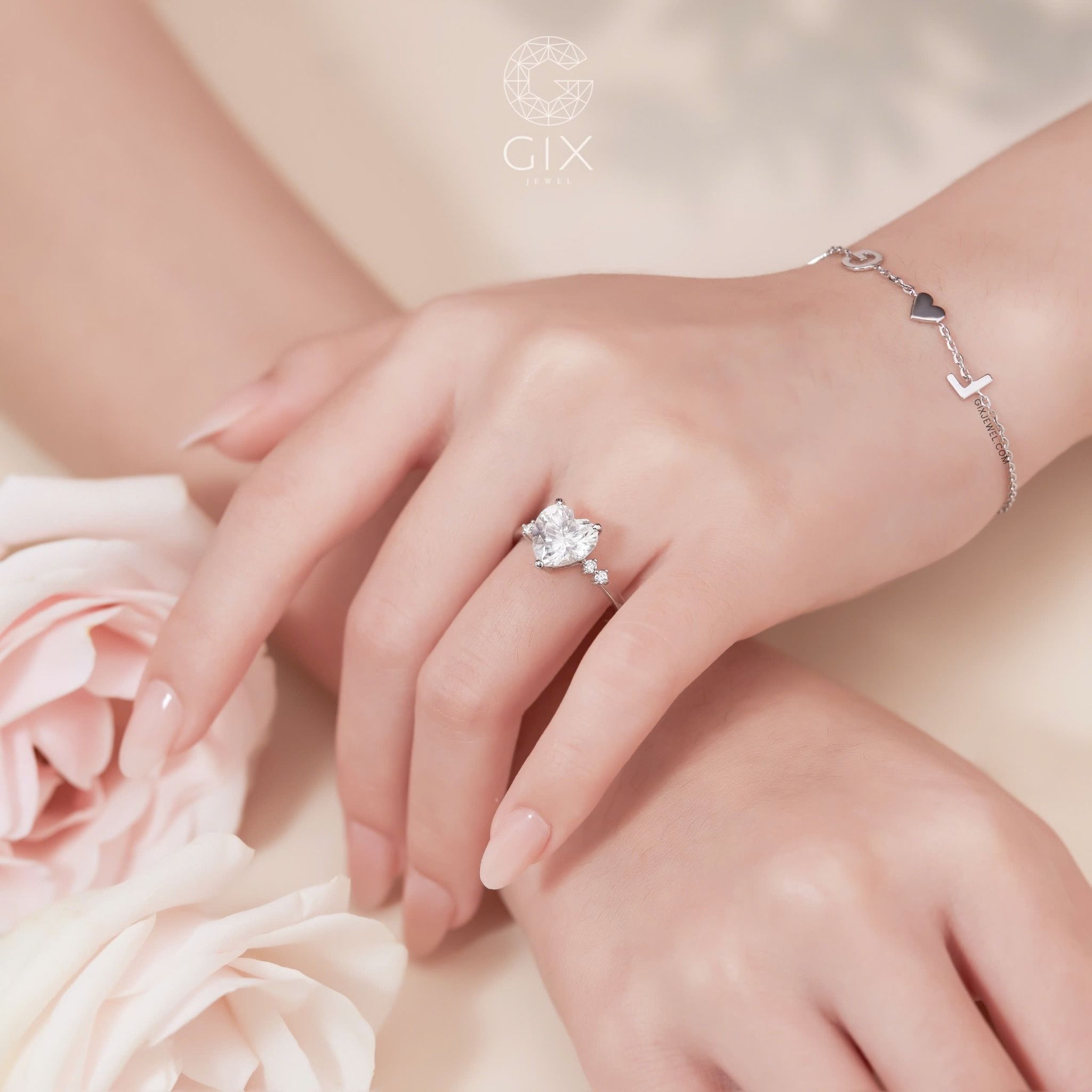 Nhẫn vàng trắng cầu hôn bạn gái đính kim cương trái tim Moissanite Gix
