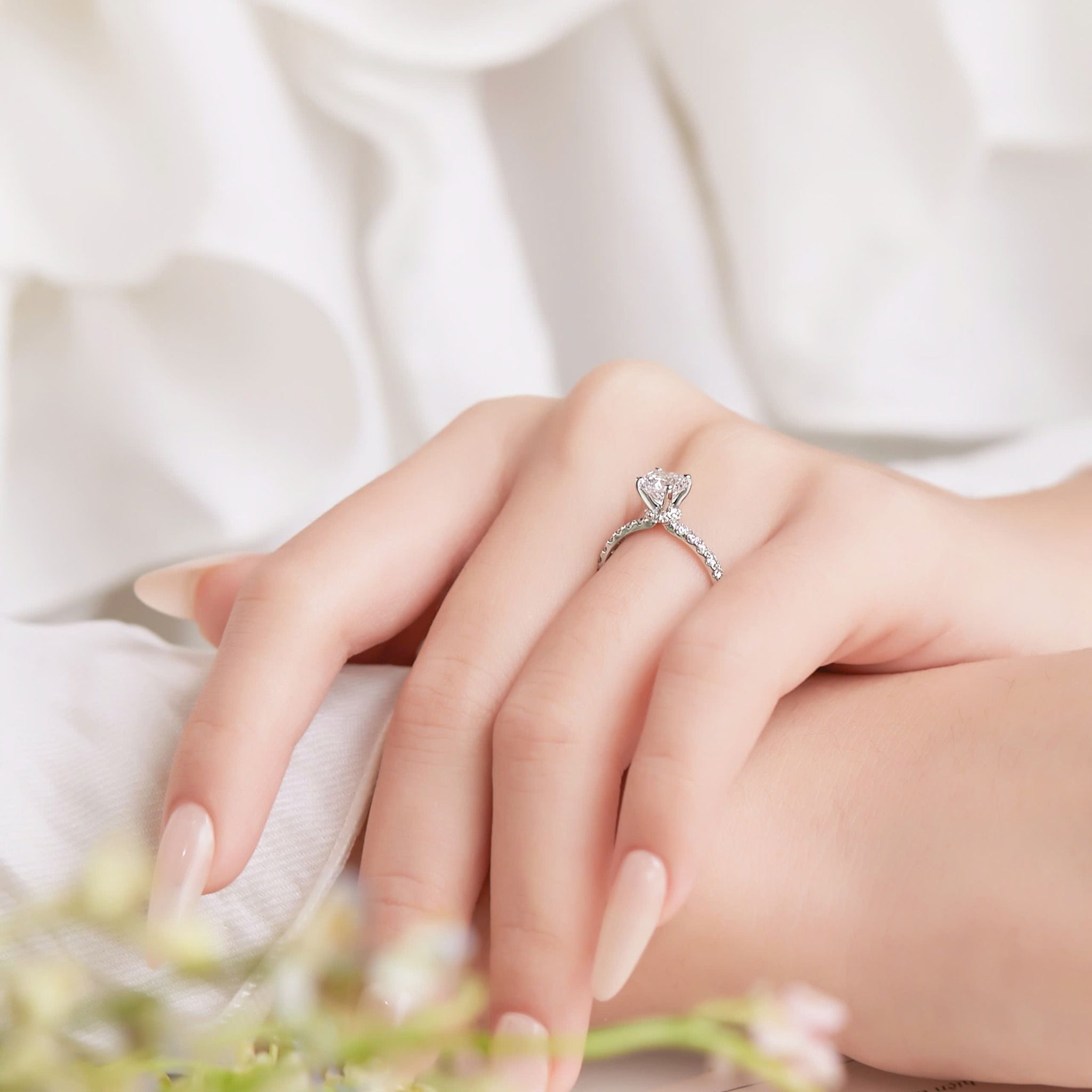 Nhẫn cầu hôn Moissanite vàng 18k đẹp - Bliss Touch | Gix Jewelry