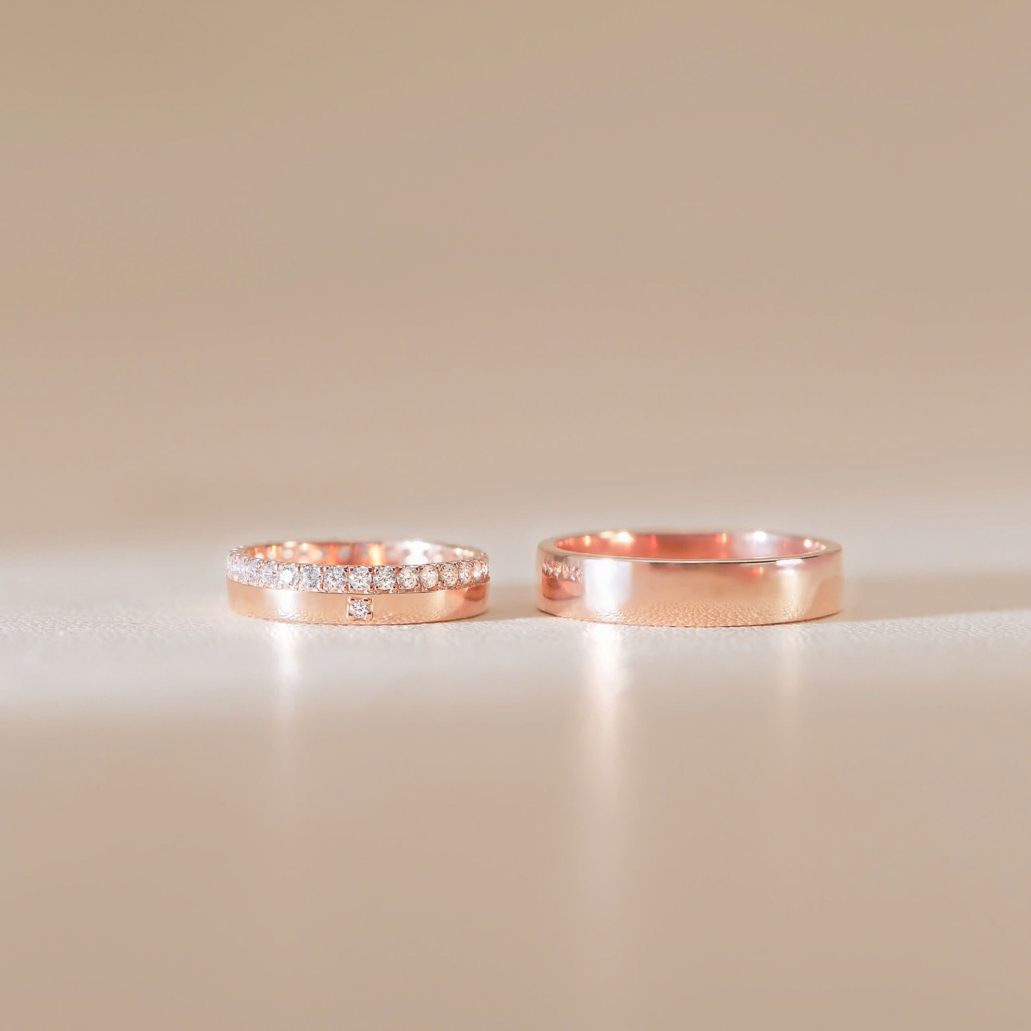 Nhẫn cưới đẹp vàng 18k kiểu mới bản to đính kim cương Moissanite khắc chữ Gix Jewelry