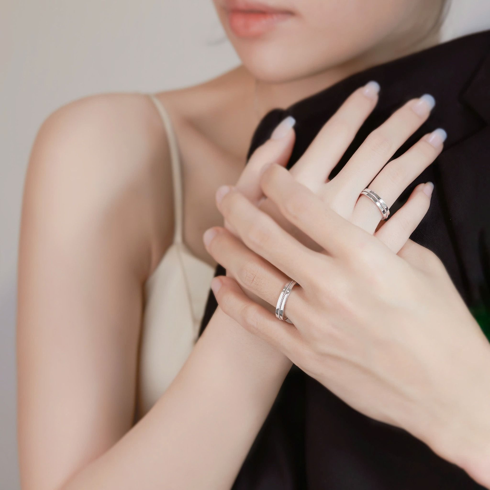 Nhẫn cưới vàng tây 14k trơn bản to khắc hoa văn độc đáo Gix Jewelry