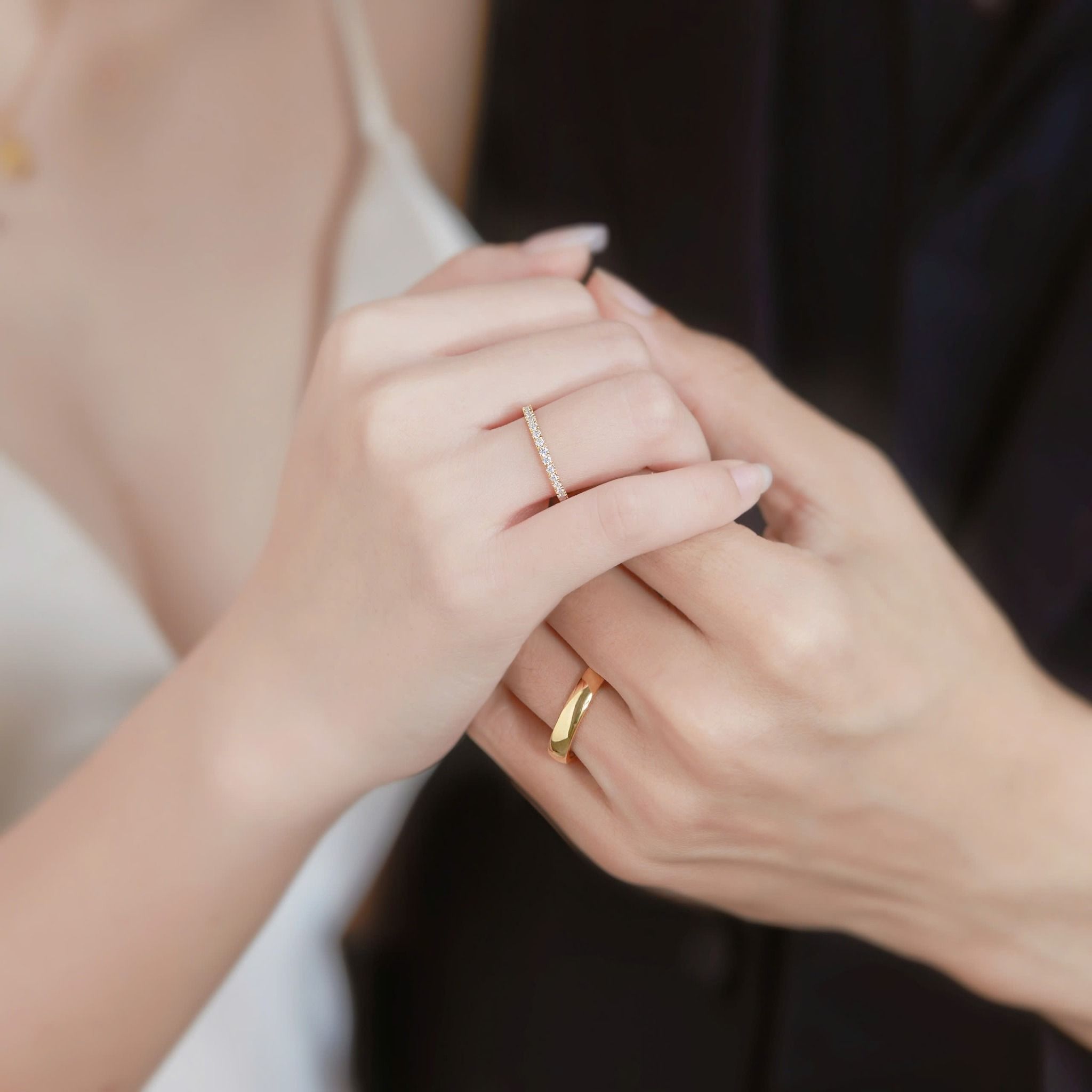 Nhẫn cưới vàng trắng đơn giản đính kim cương full hạt Gix Jewel