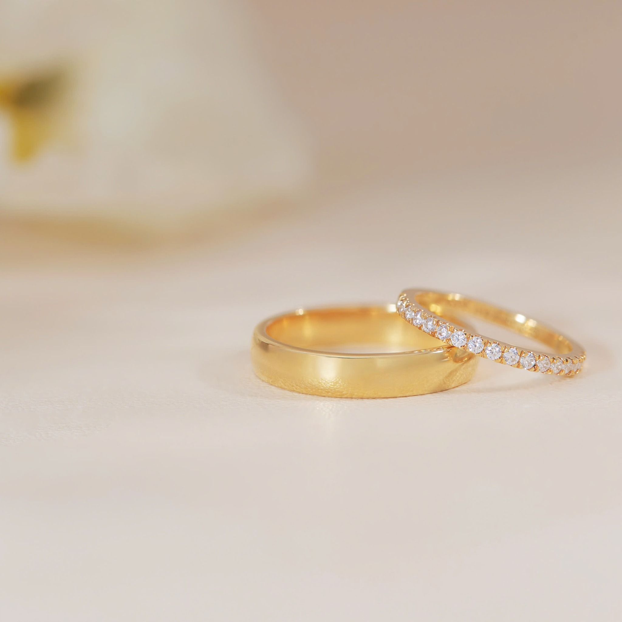 Nhẫn cưới vàng trắng đơn giản đính kim cương full hạt Gix Jewel