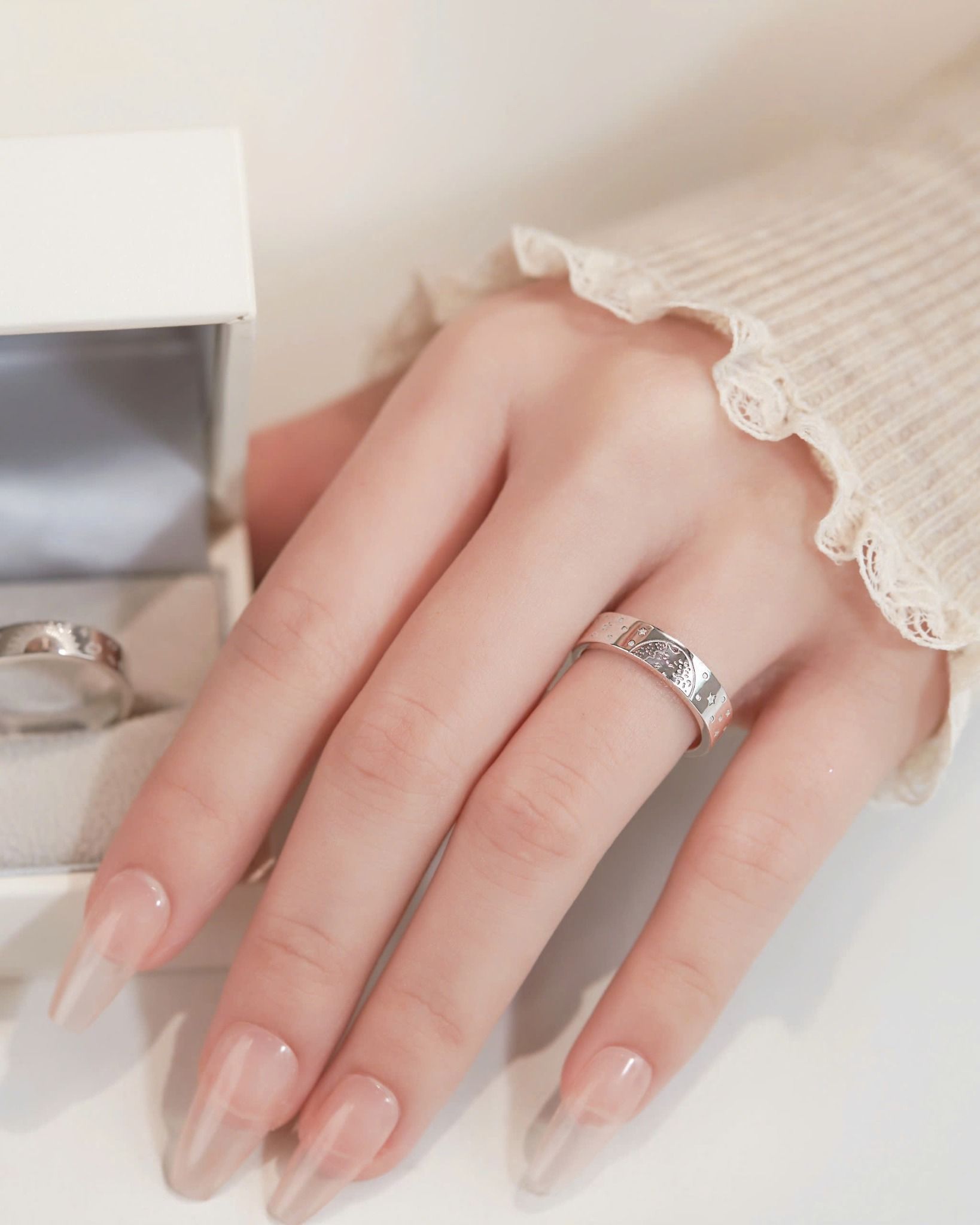 Nhẫn cưới vàng tây đẹp bản vuông khắc mặt trăng & mặt trời Gix Jewel
