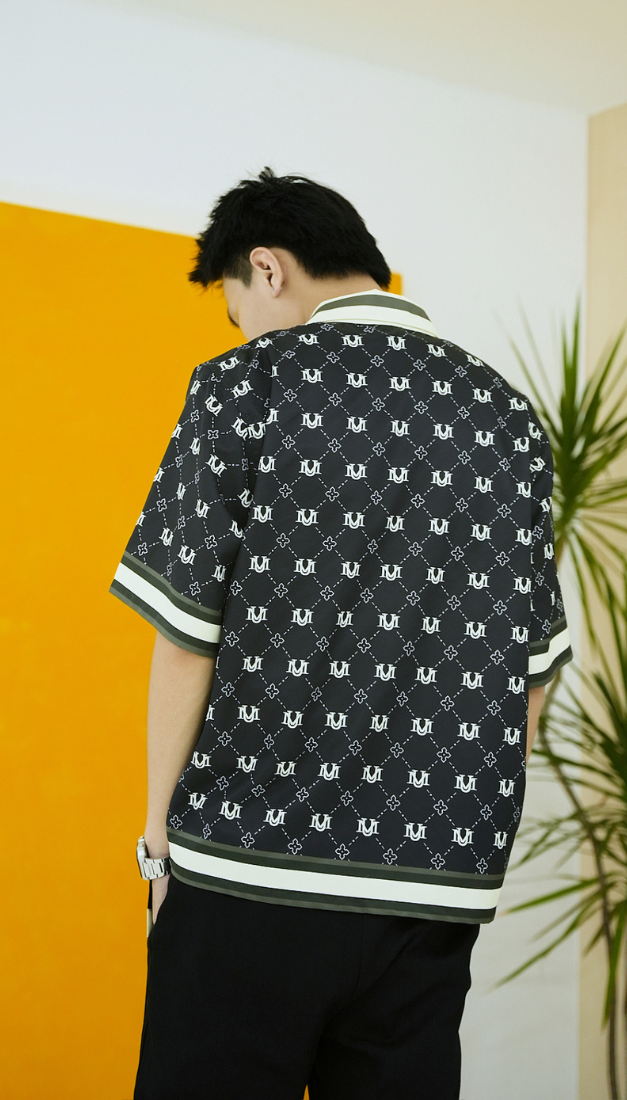 UM MONOGRAM BLACK SHIRT