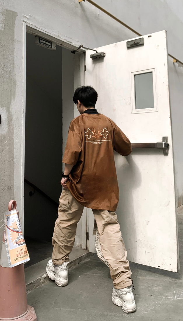  GOBLIN SIGNATURE SUEDE TEE BROWN 