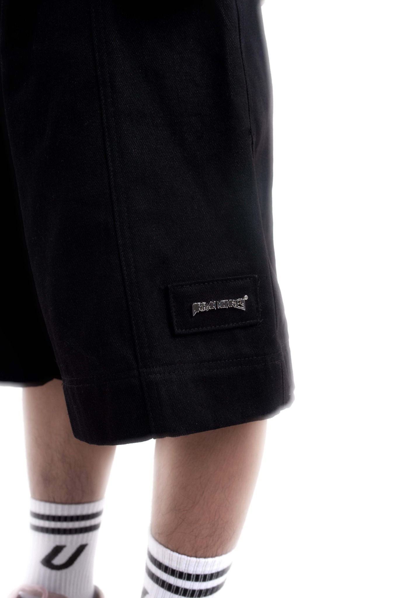 PLEATED CHICANO BLACK SHORT