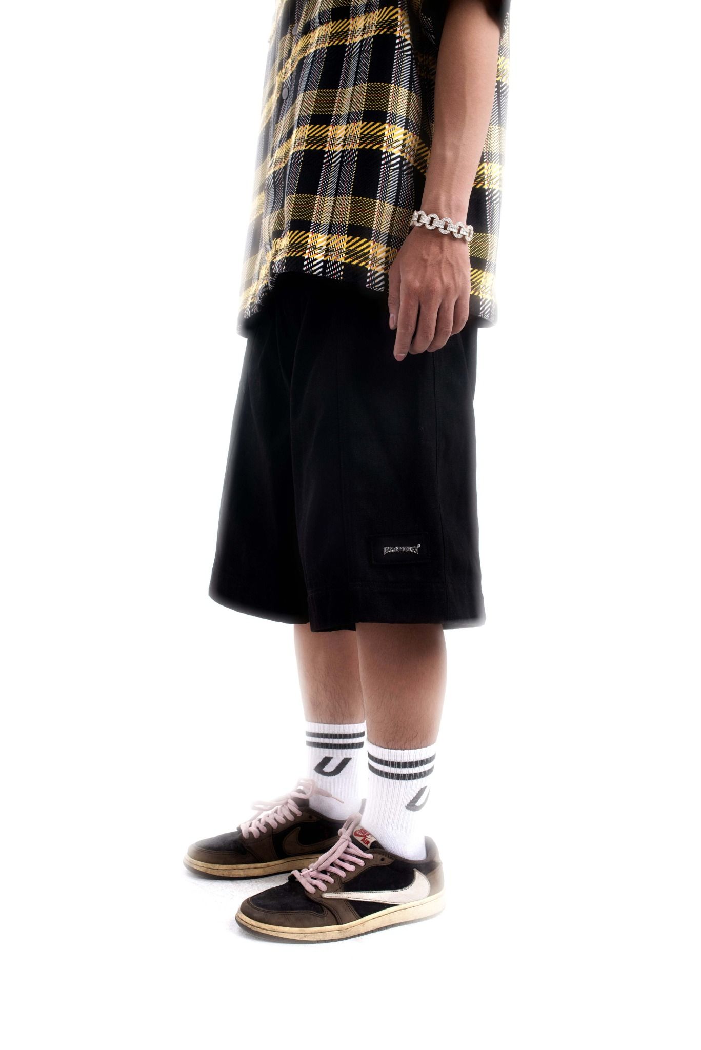 PLEATED CHICANO BLACK SHORT