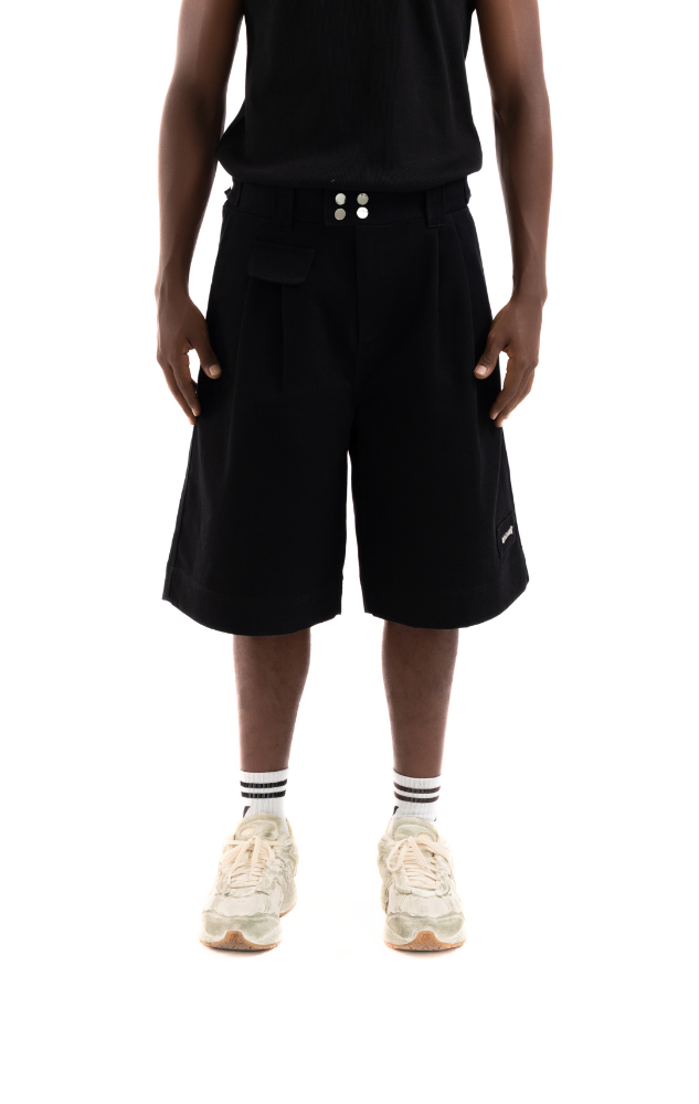 PLEATED CHICANO BLACK SHORT