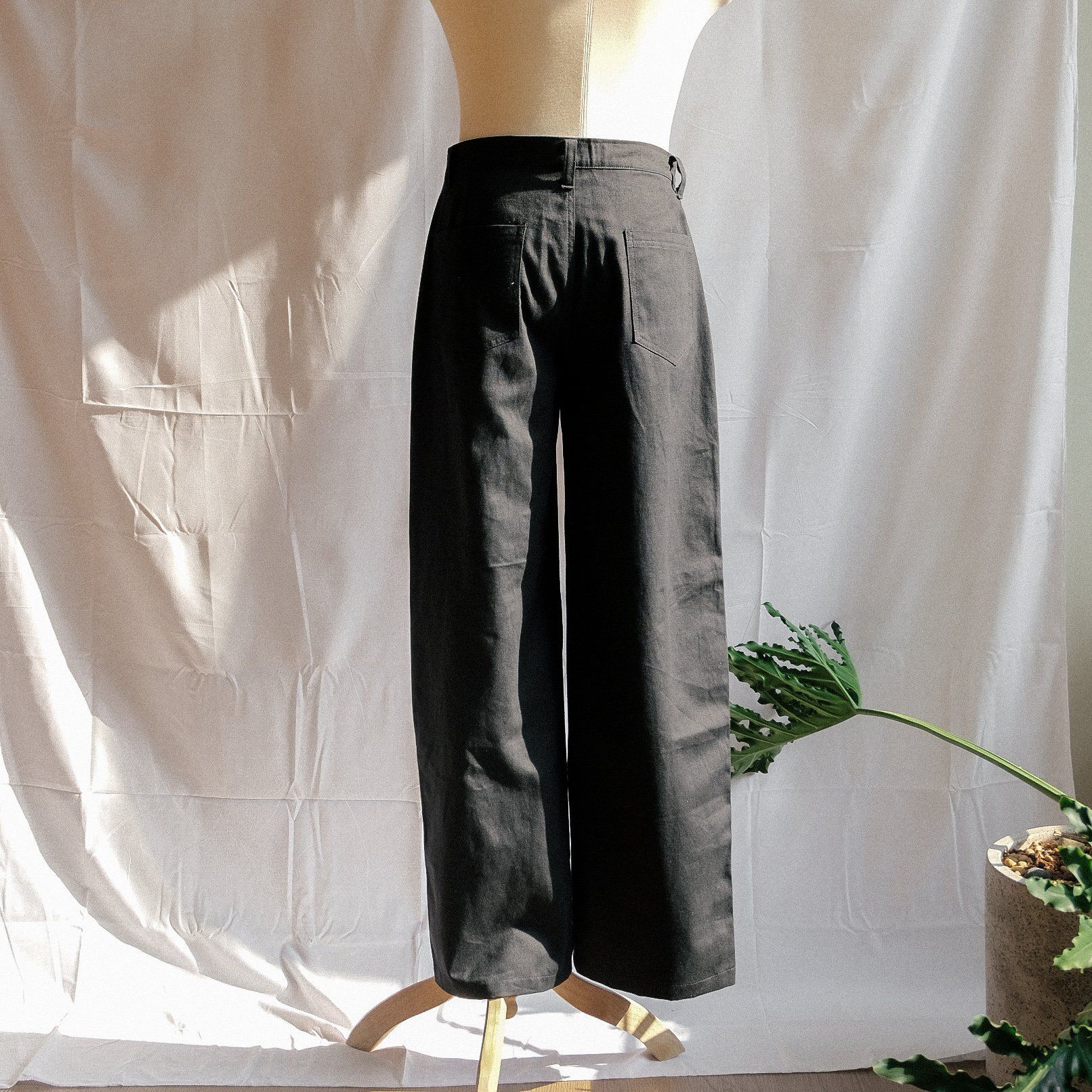 Straight Fit Kaki Pants