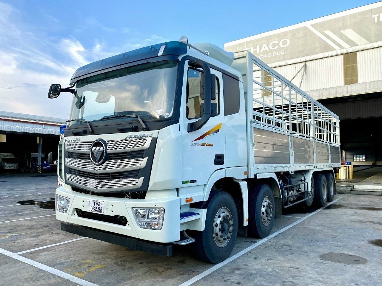 XE TẢI FOTON AUMAN C300 THÙNG MUI BẠT TẢI 17 TẤN