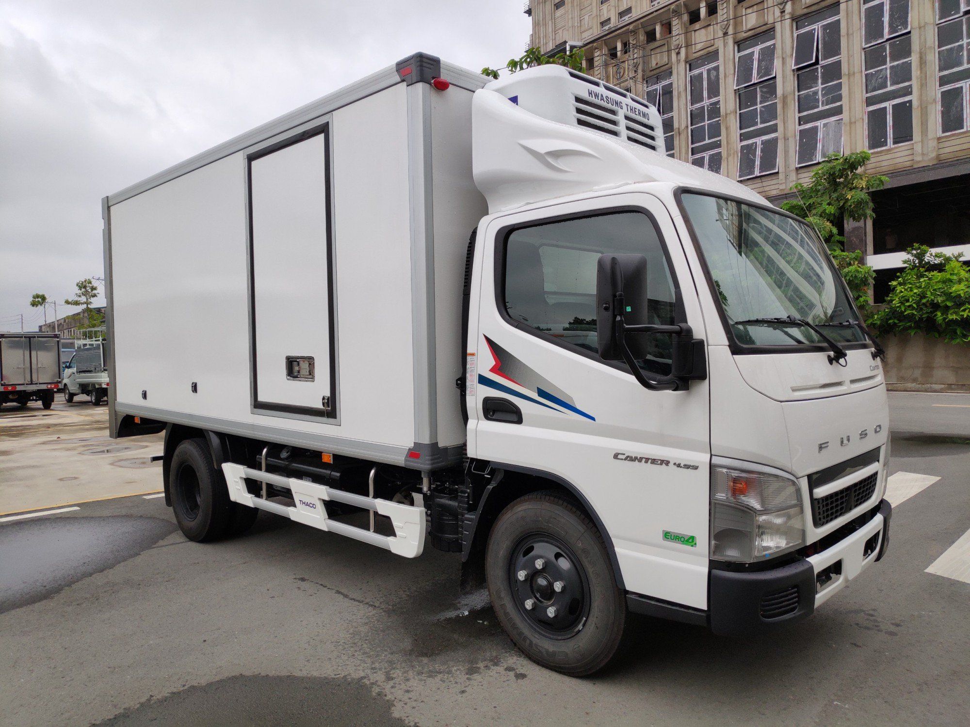 Xe tải đông lạnh - Mitsubishi Fuso Canter 4.99 - 1.8 Tấn