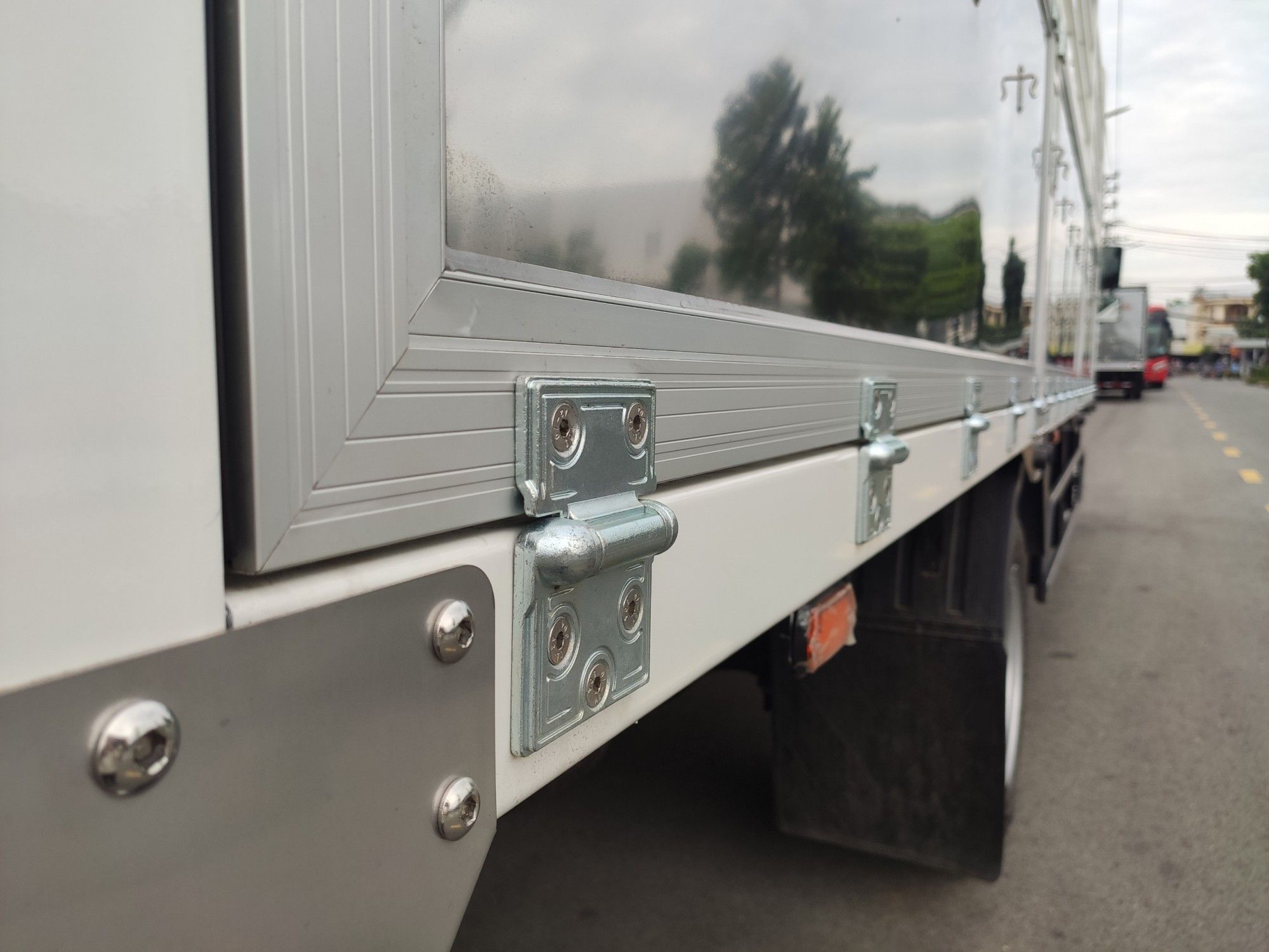 XE TẢI 7 TẤN MITSUBISHI FUSO CANTER 12.8 RL - FUSO FI 2019 - MUI BẠT - 7.3 TẤN
