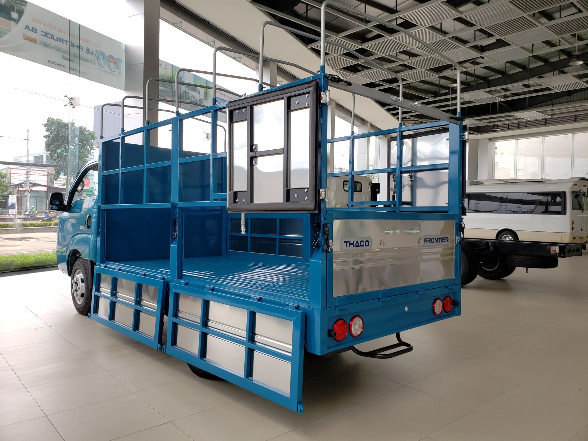 KIA K250 2,49 TẤN MUI BẠT